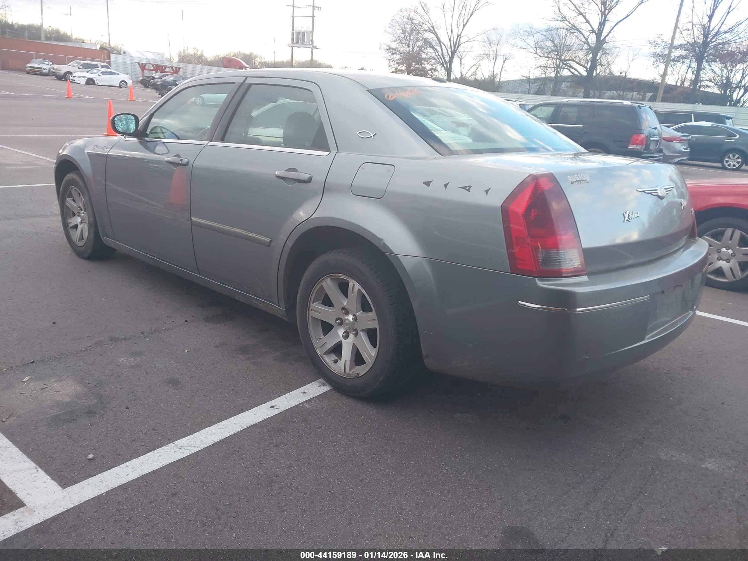 CHRYSLER 300 image 3