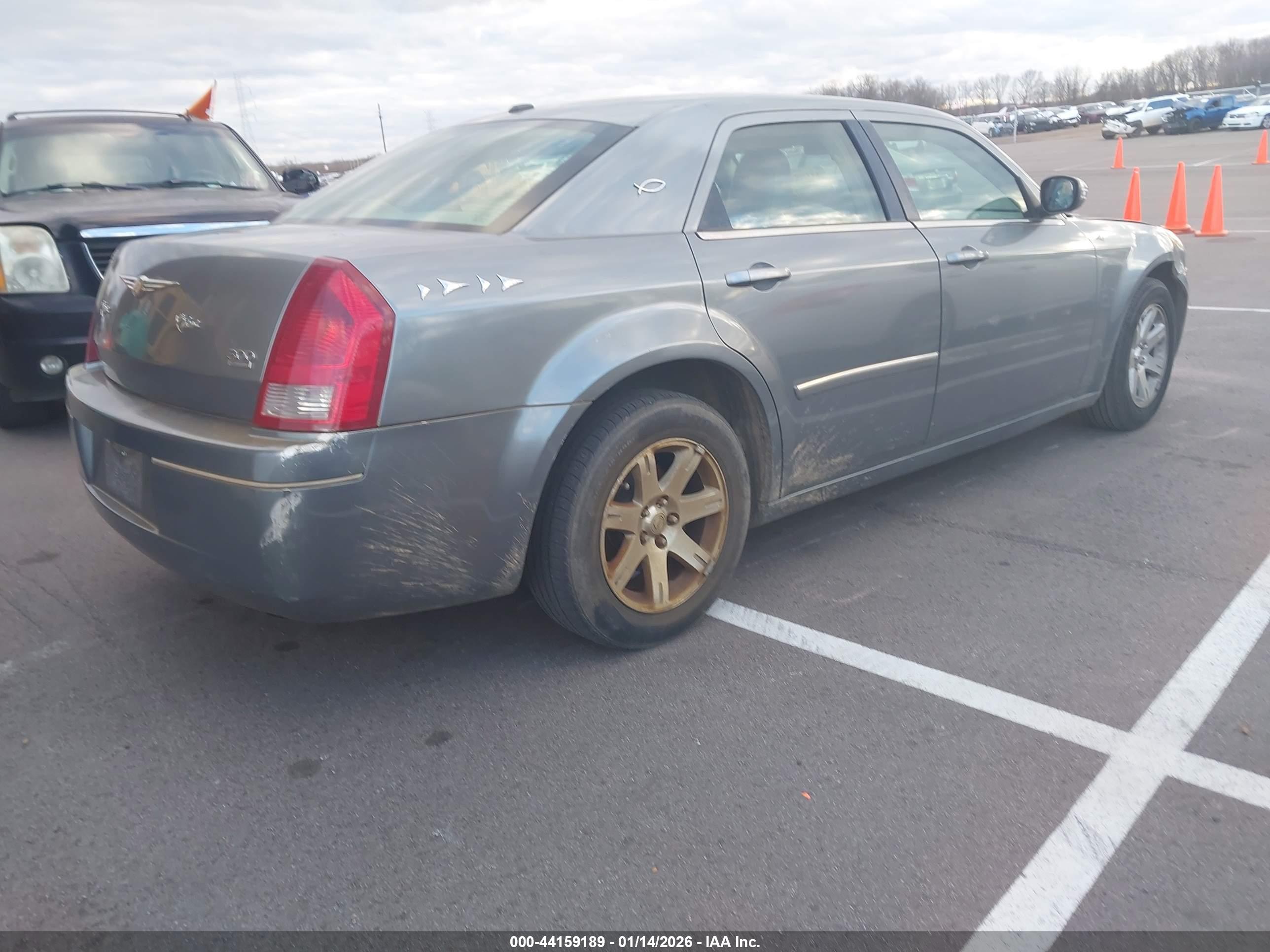CHRYSLER 300 image 4