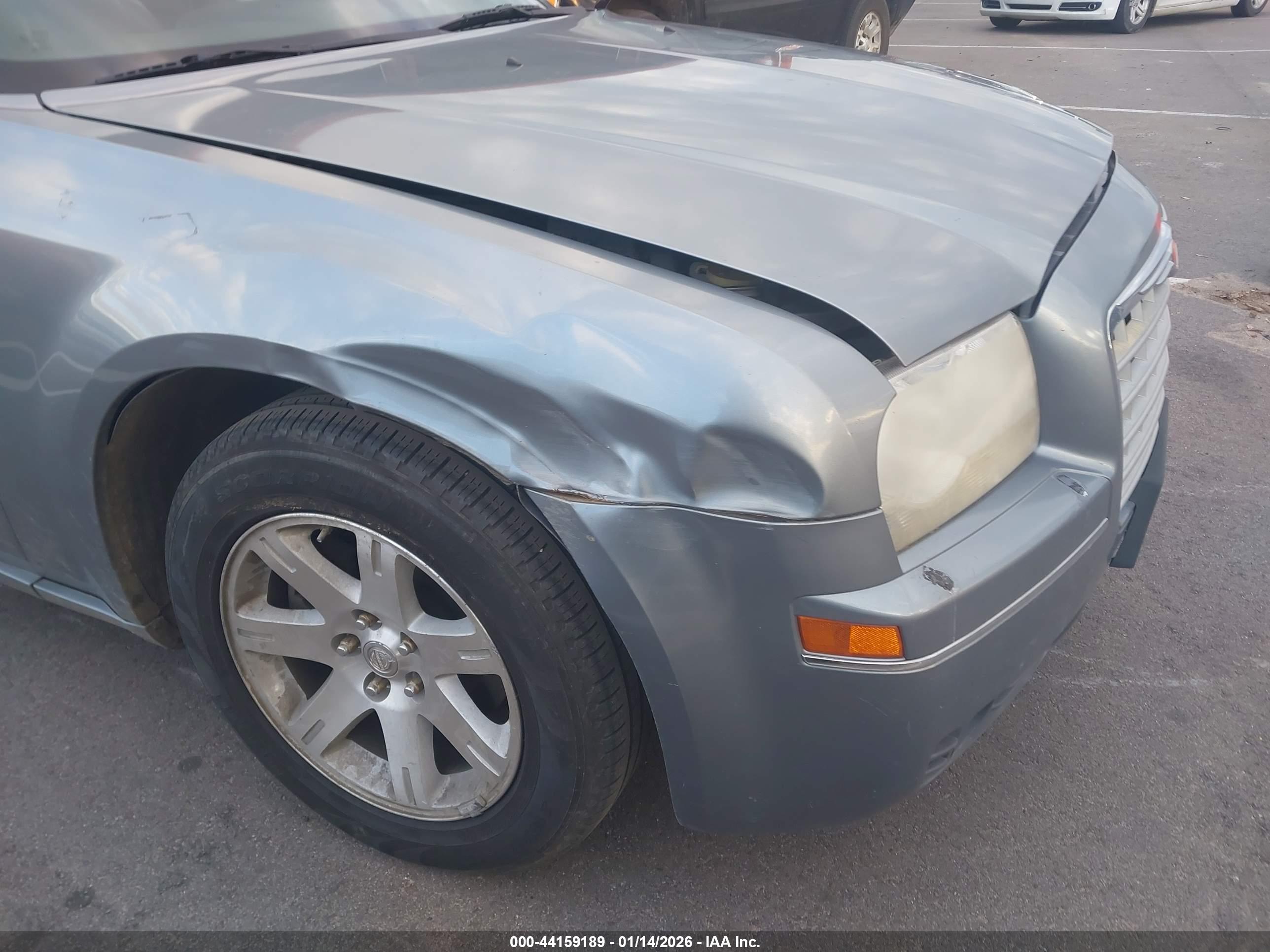 CHRYSLER 300 image 6