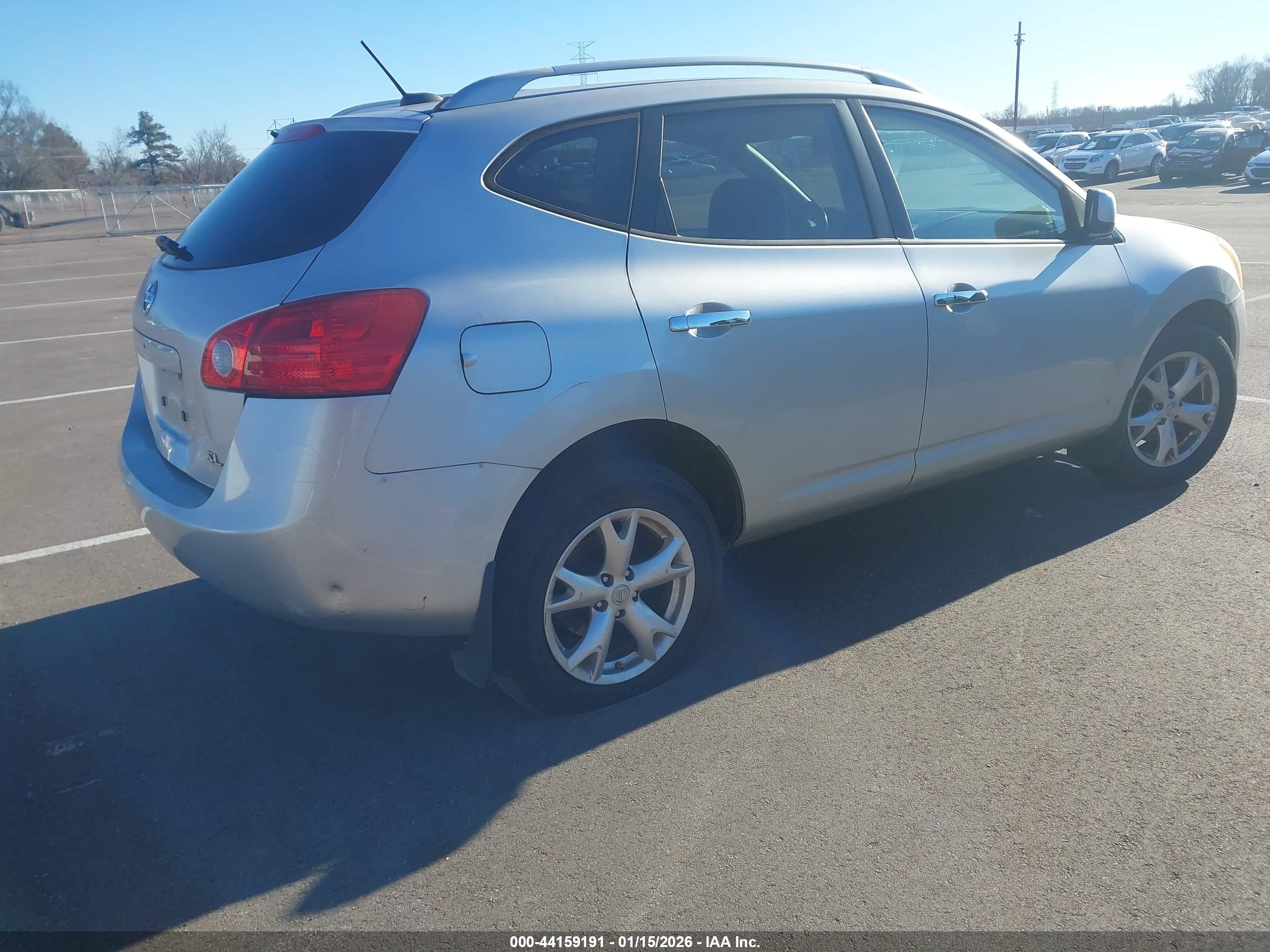 NISSAN ROGUE image 4