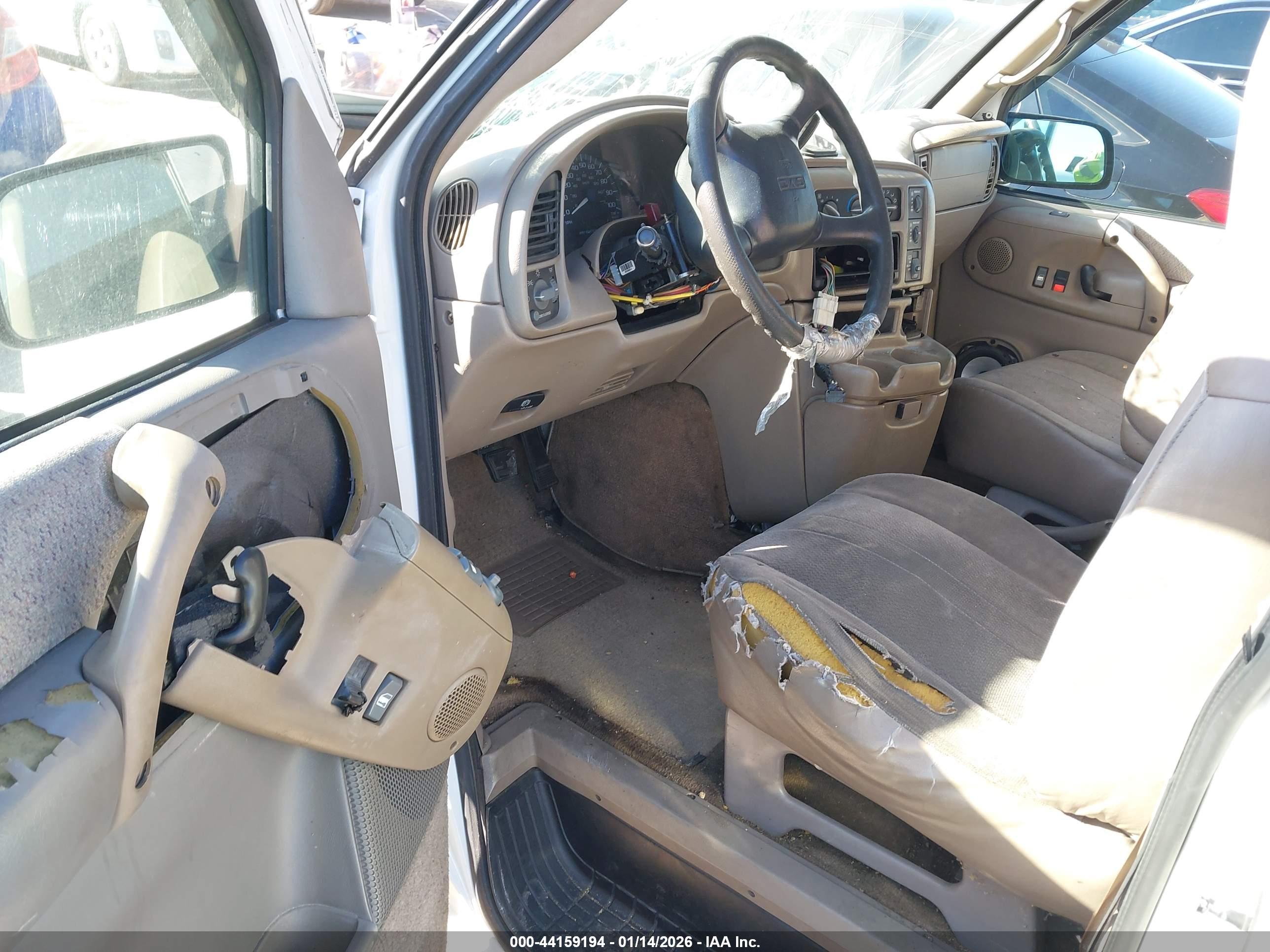 GMC SAFARI image 5