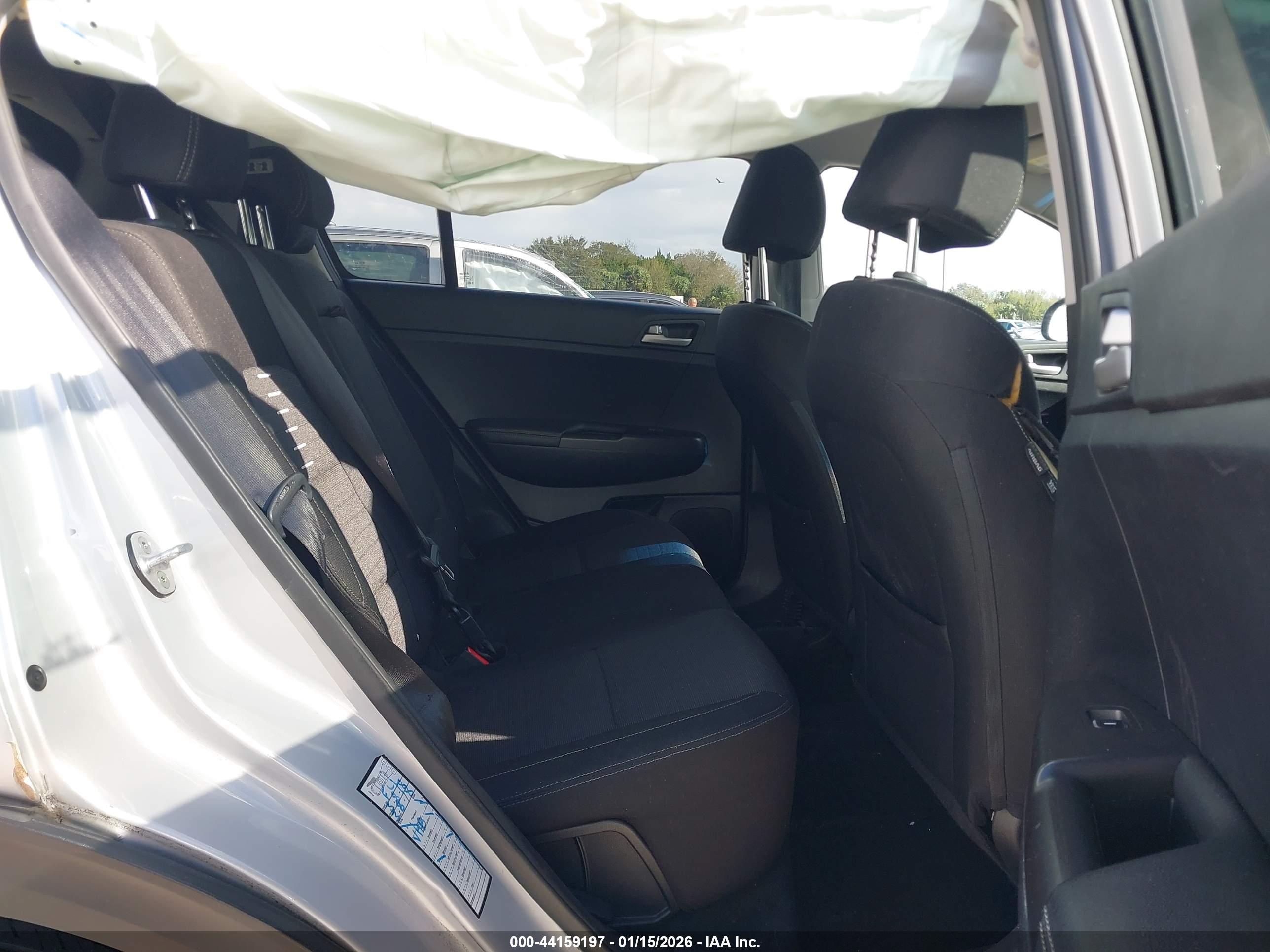 KIA SPORTAGE image 8