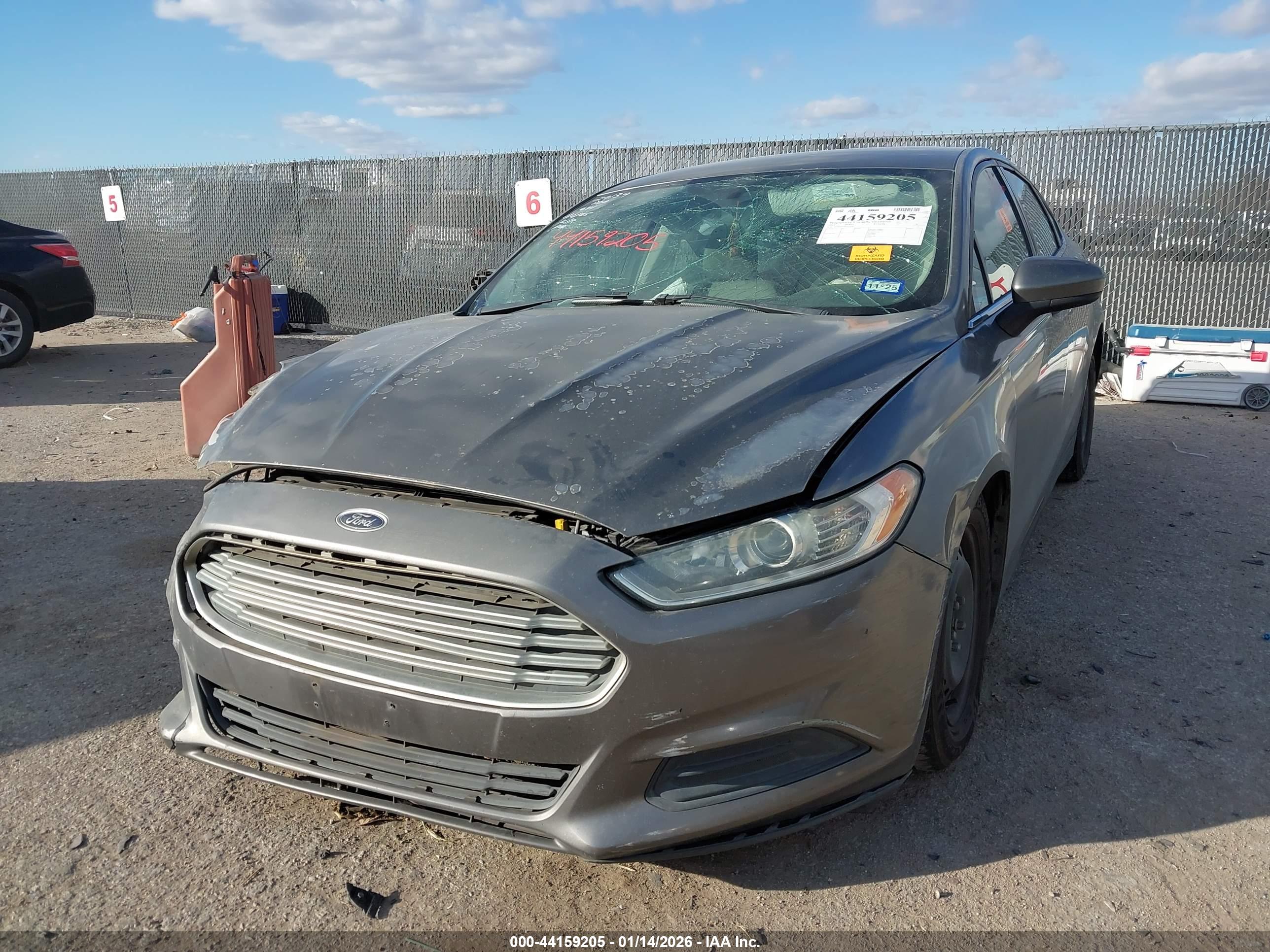 FORD FUSION image 2