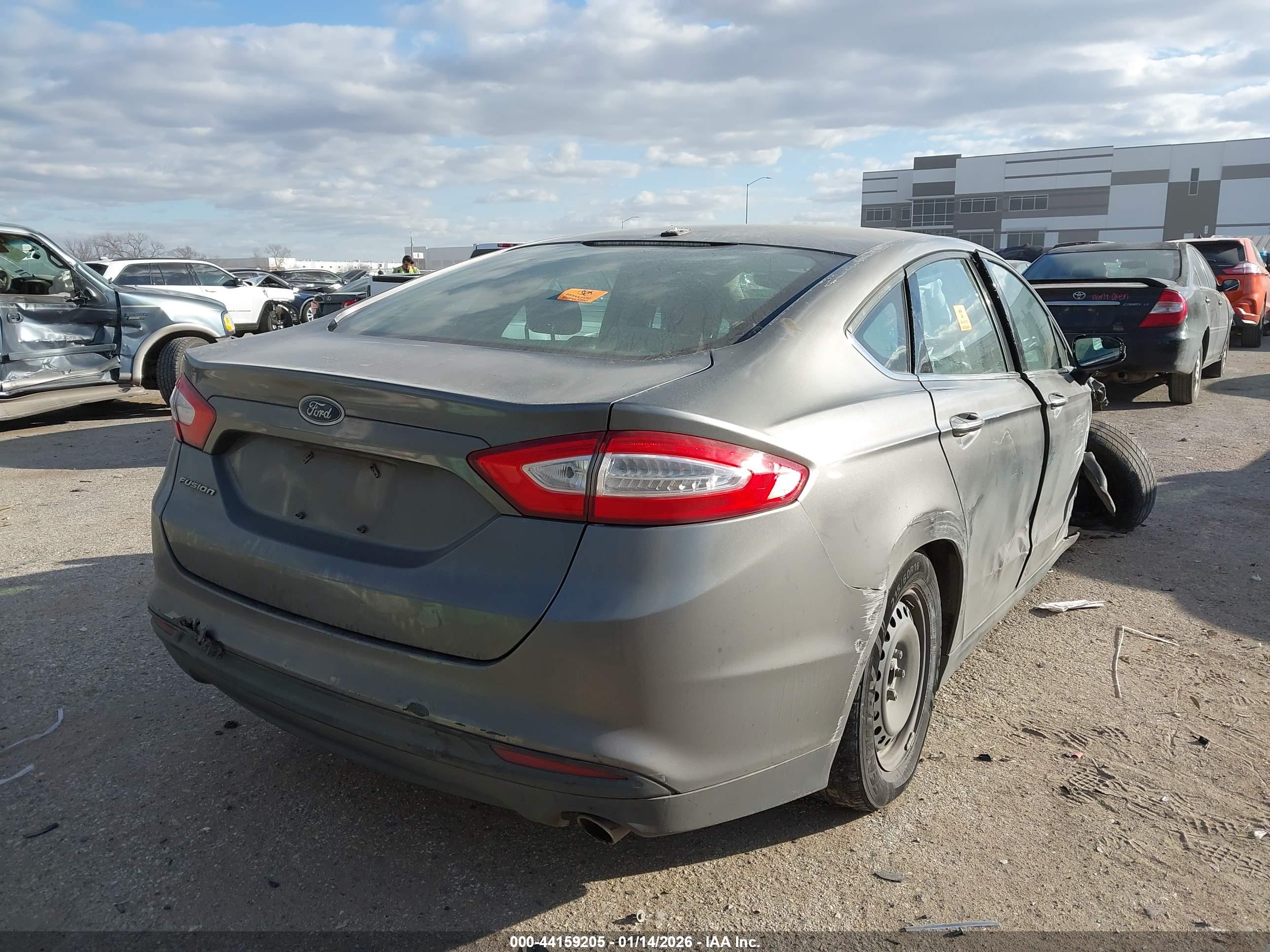 FORD FUSION image 4