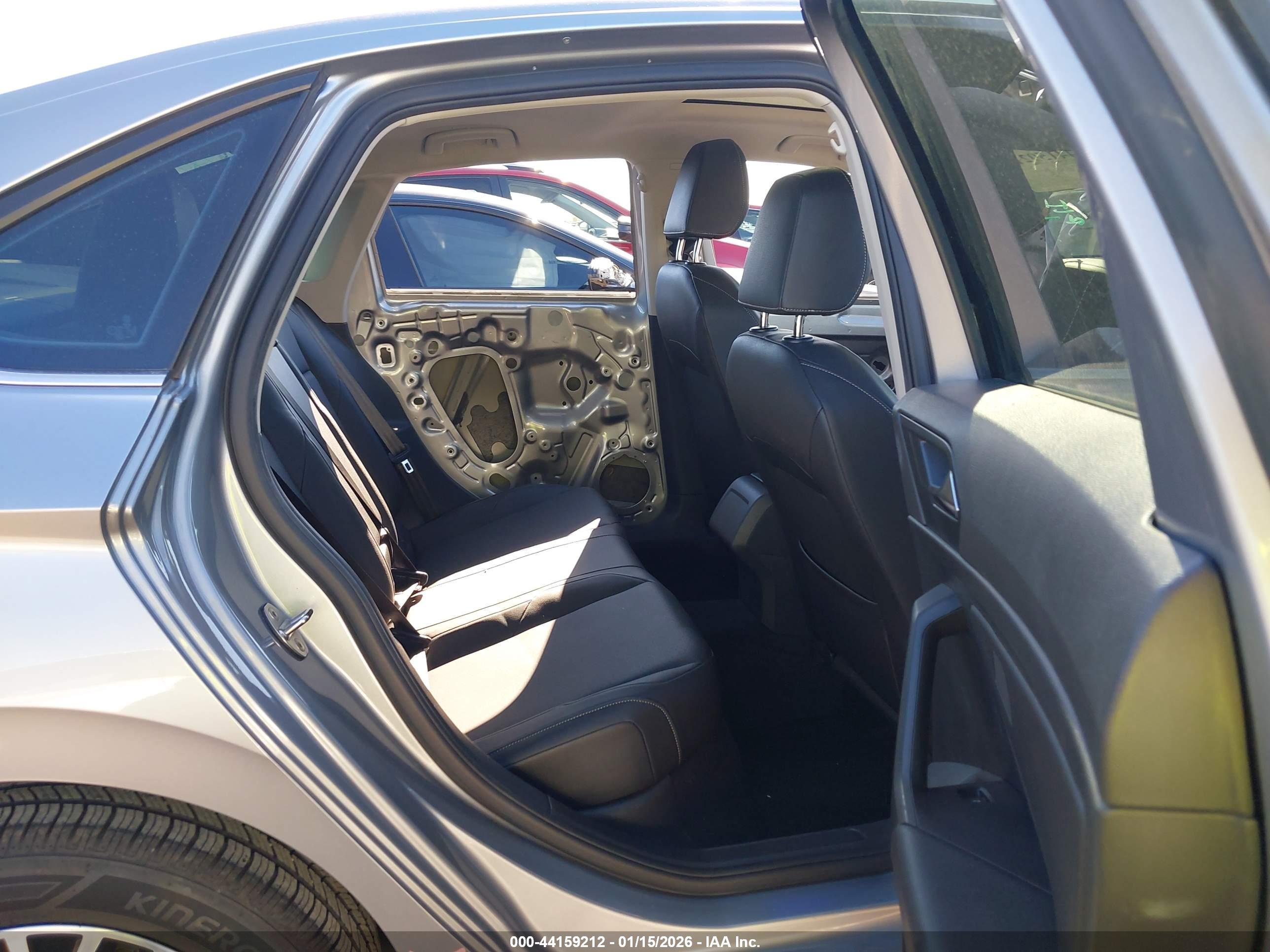 VOLKSWAGEN JETTA image 8