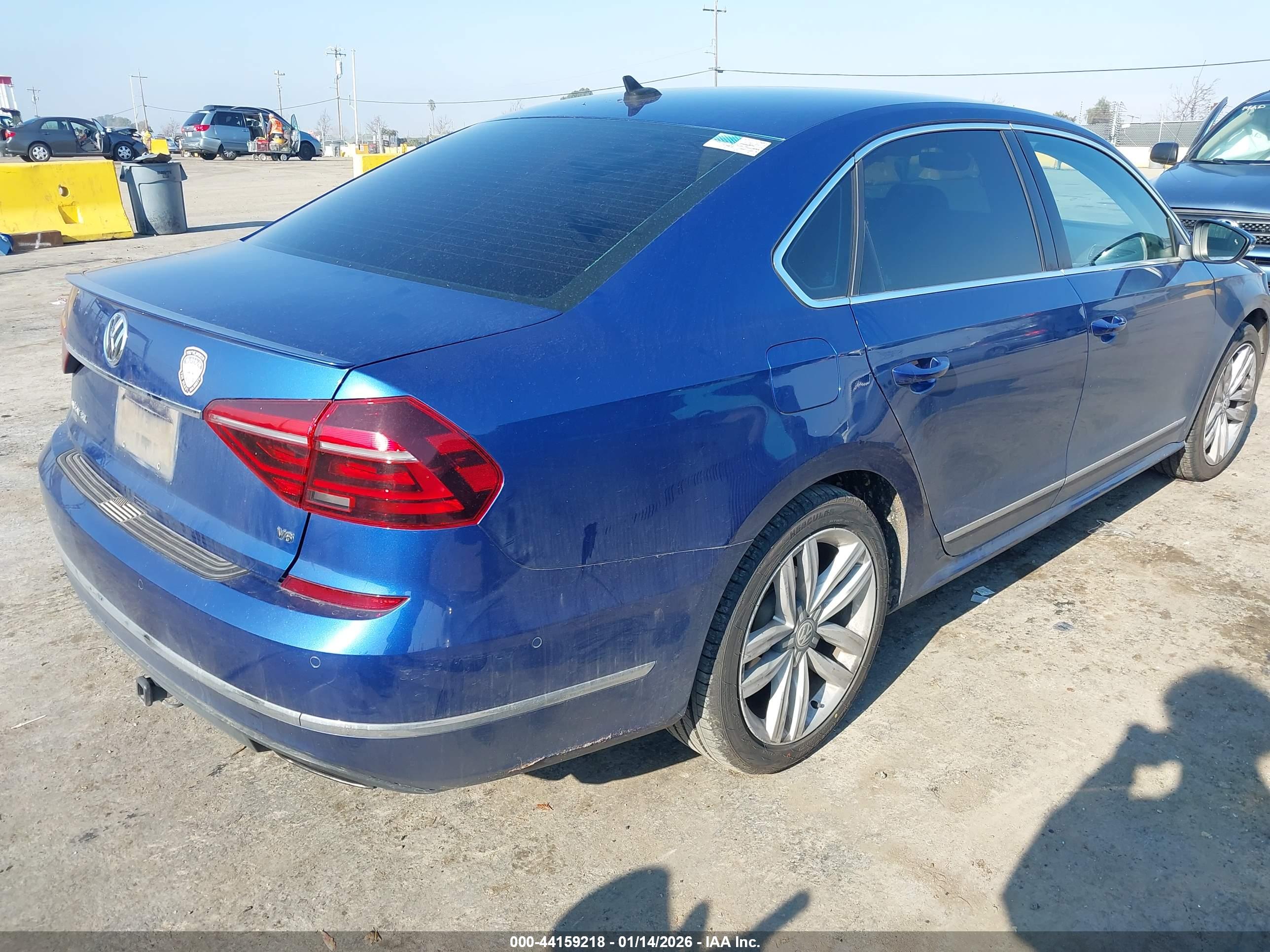 VOLKSWAGEN PASSAT image 4