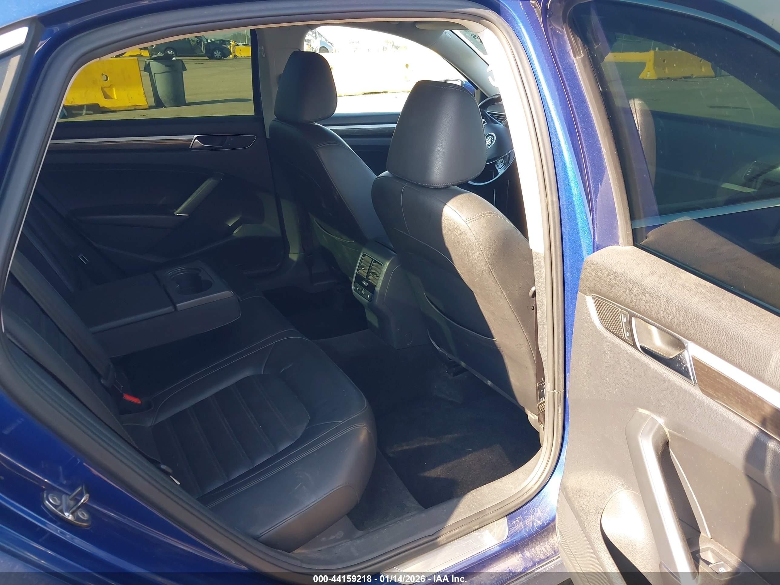 VOLKSWAGEN PASSAT image 8