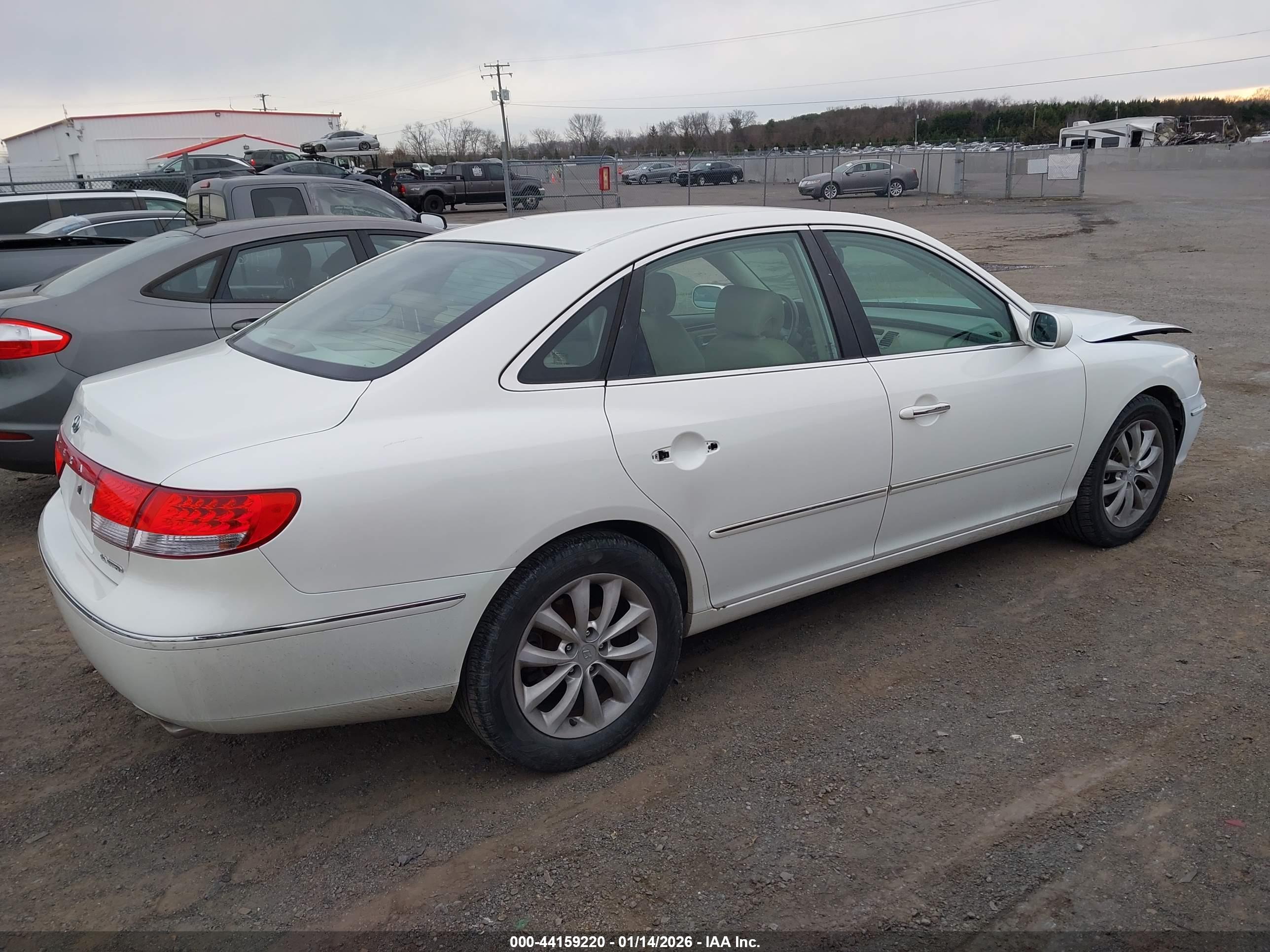HYUNDAI AZERA image 4