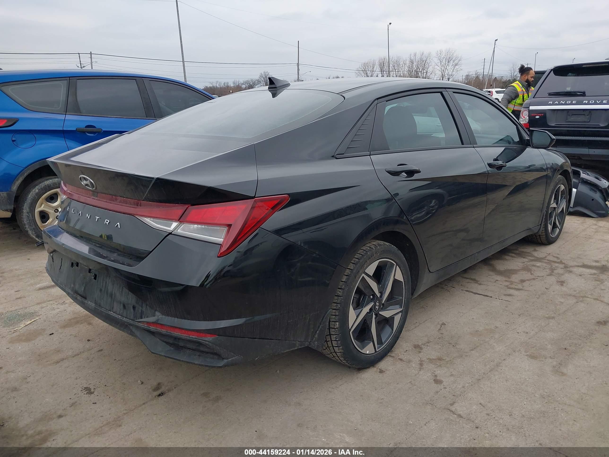 HYUNDAI ELANTRA image 4