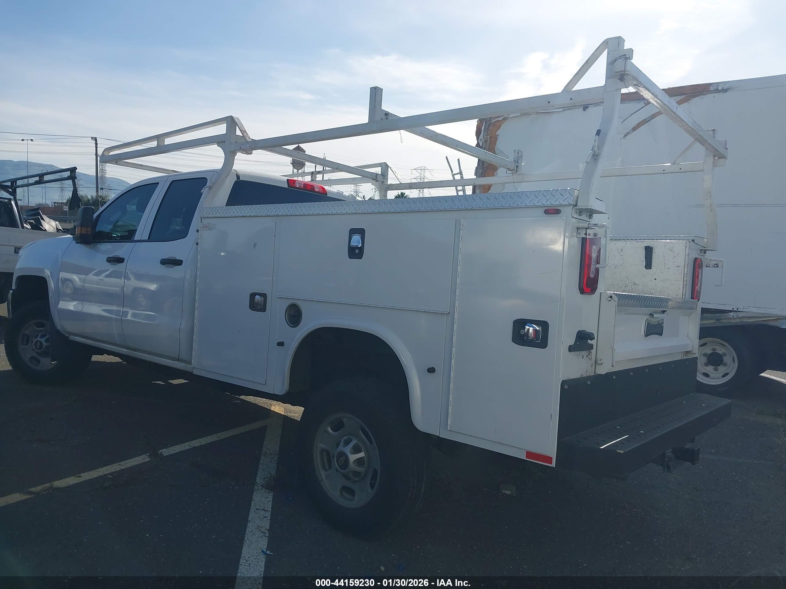 CHEVROLET SILVERADO image 3