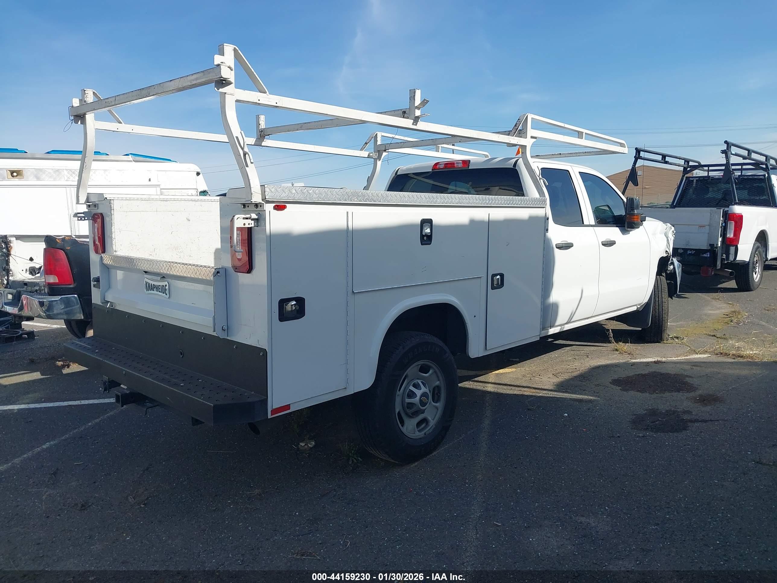 CHEVROLET SILVERADO image 4