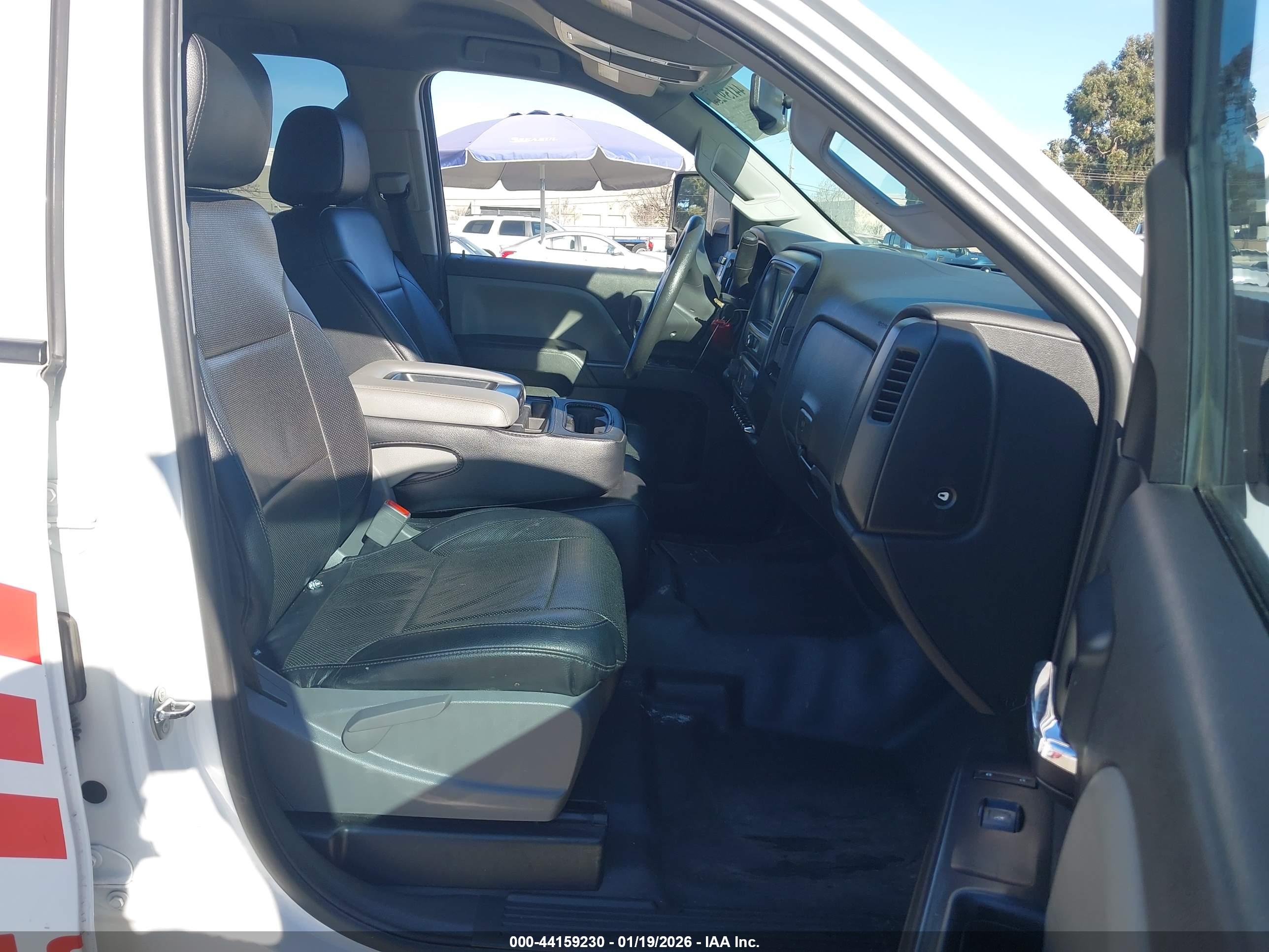 CHEVROLET SILVERADO image 5