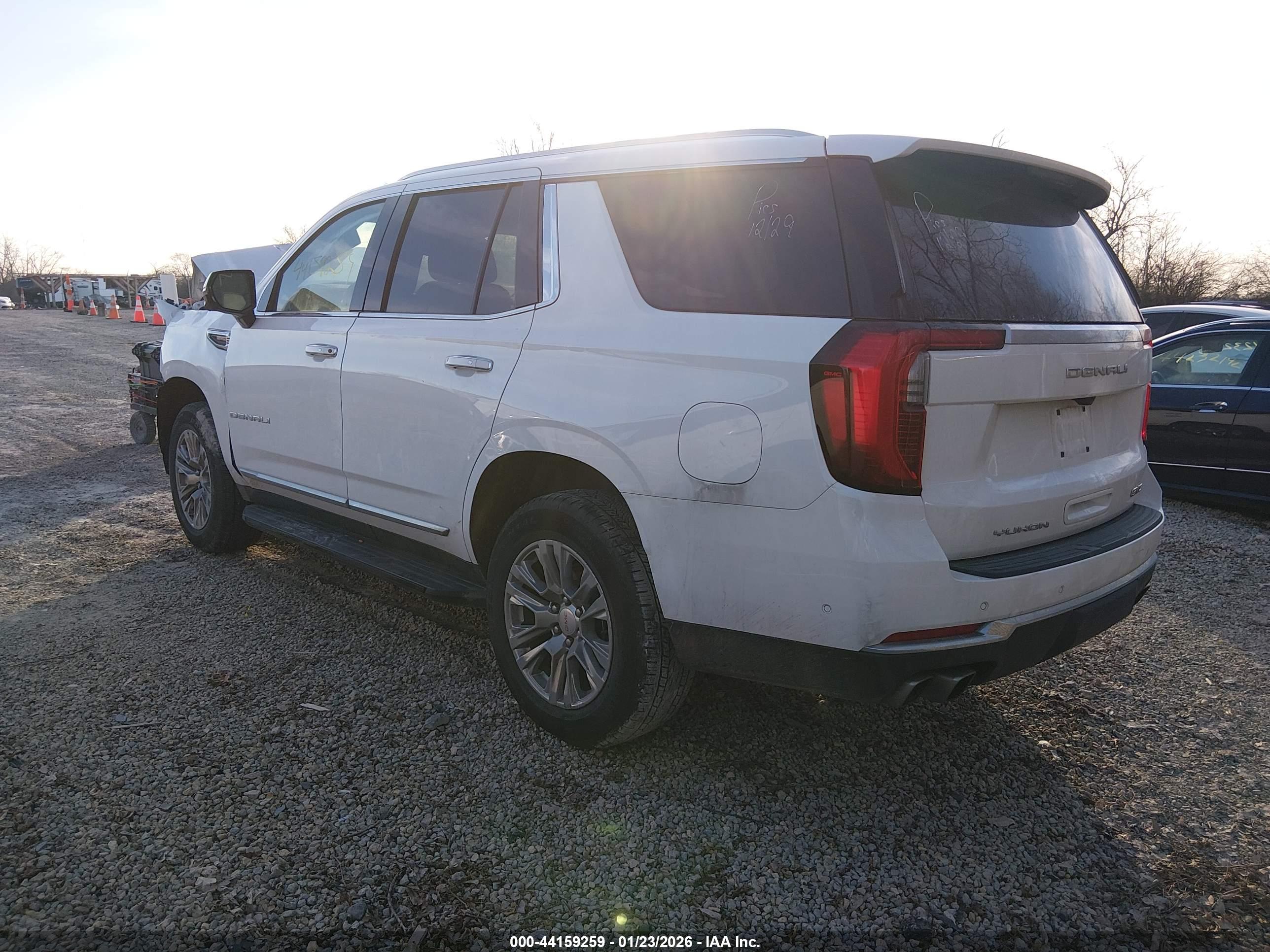 GMC YUKON image 3
