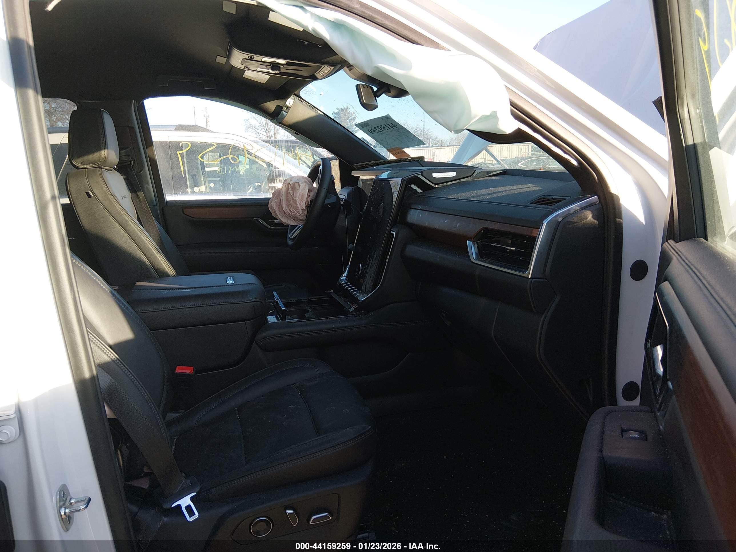 GMC YUKON image 5