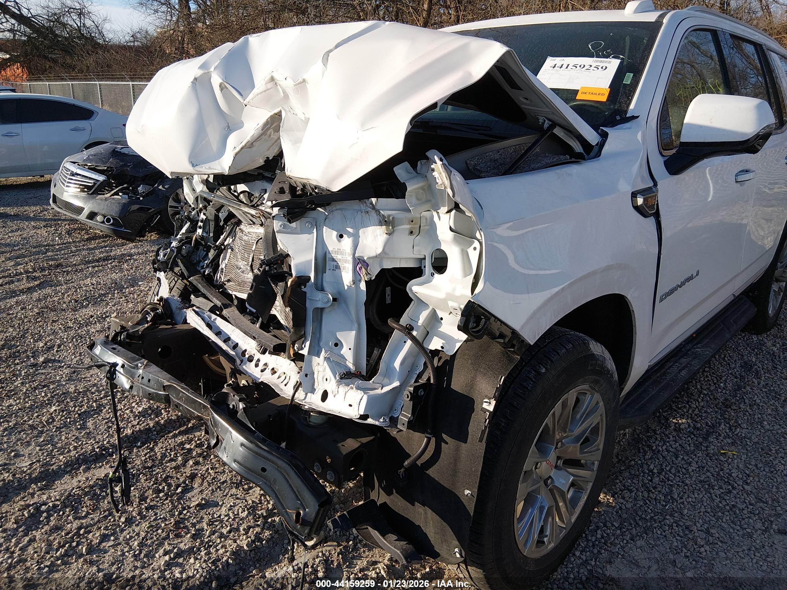 GMC YUKON image 6