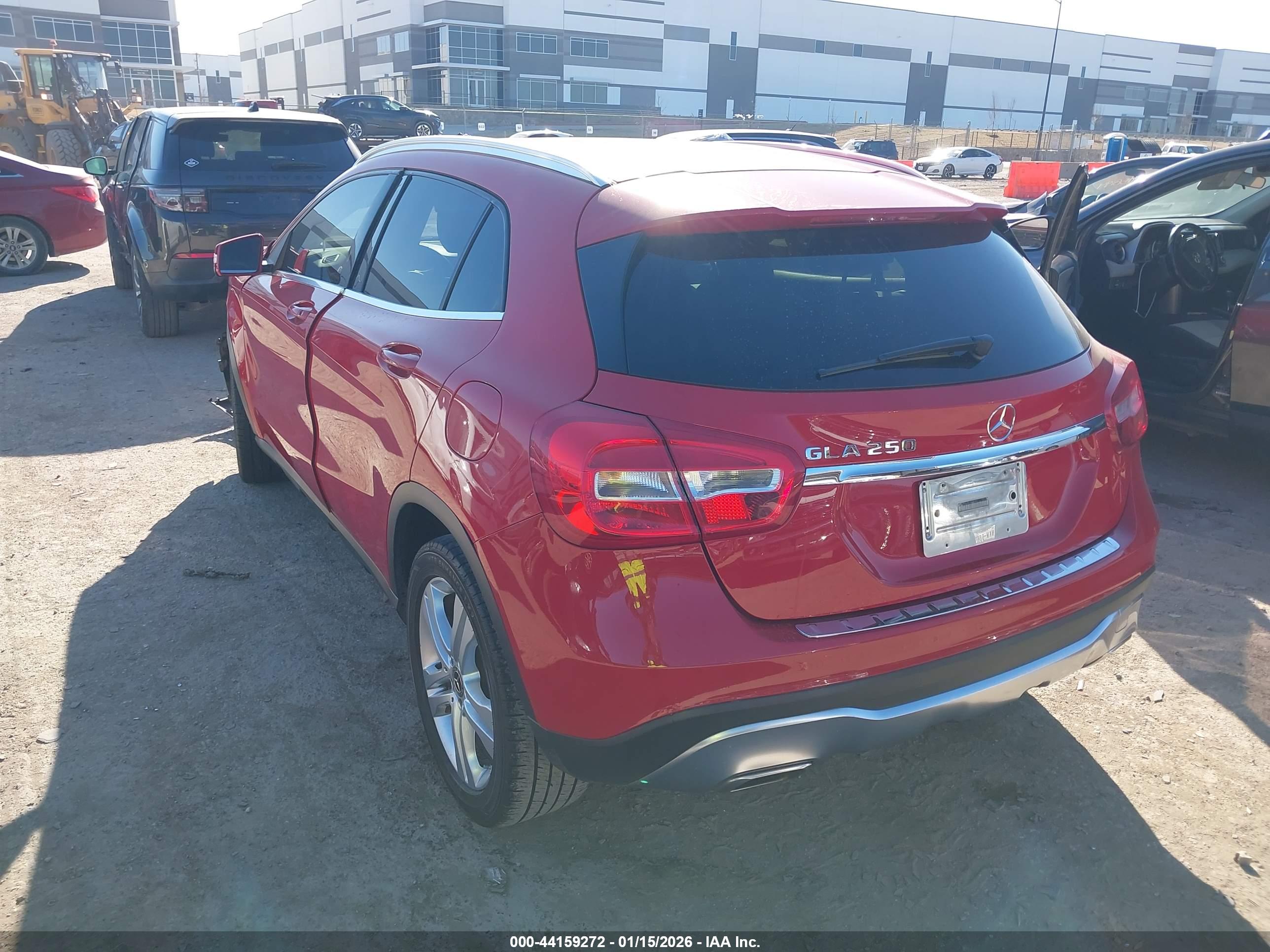 MERCEDES-BENZ GLA image 3