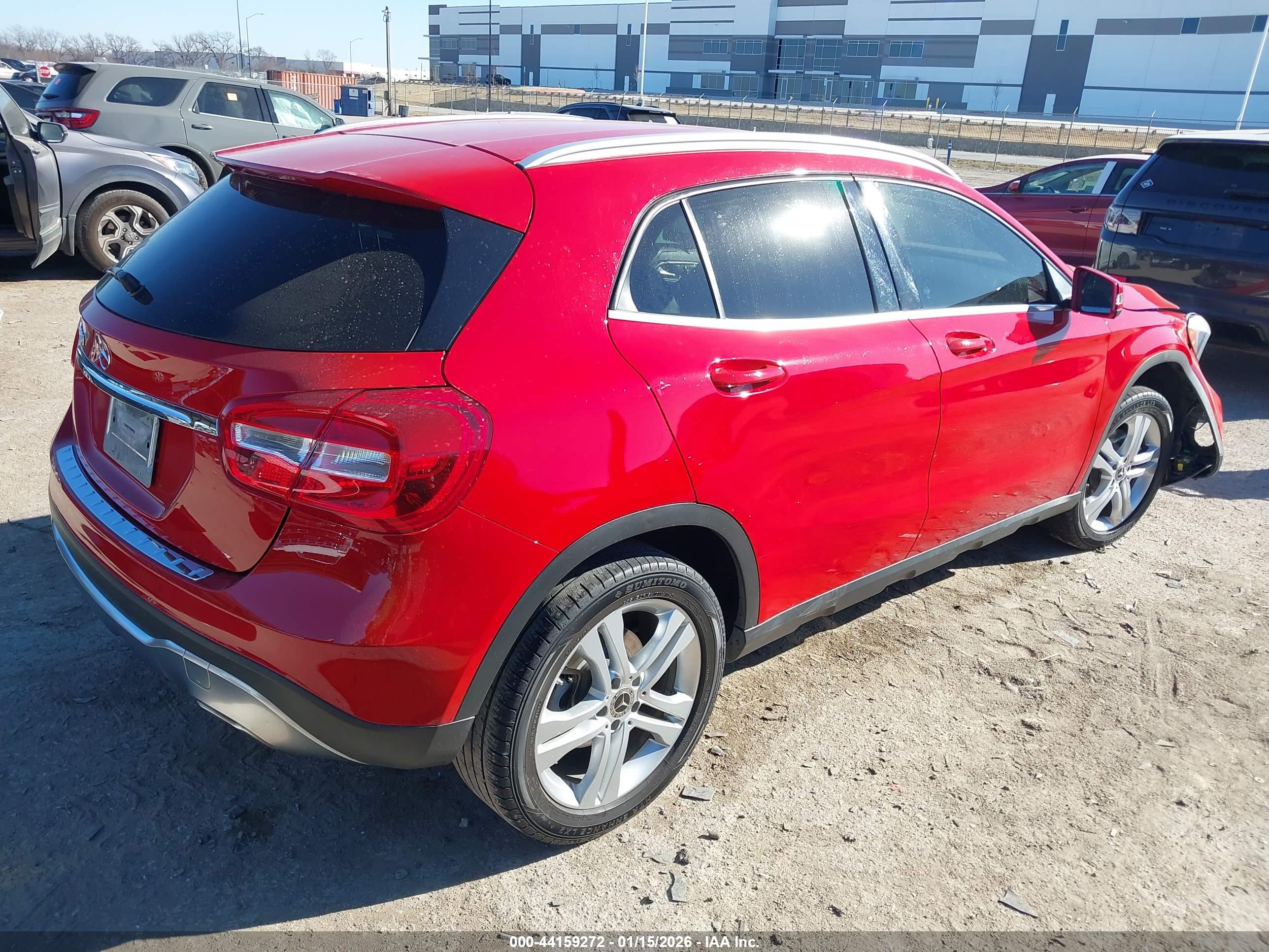 MERCEDES-BENZ GLA image 4