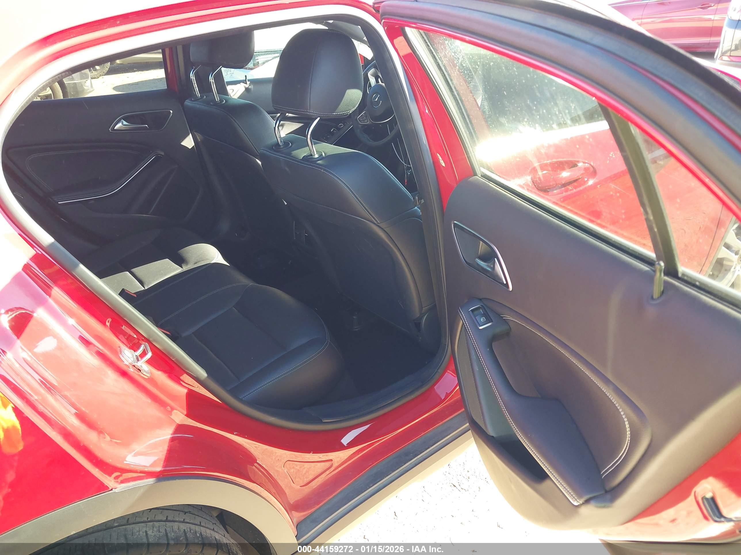 MERCEDES-BENZ GLA image 8