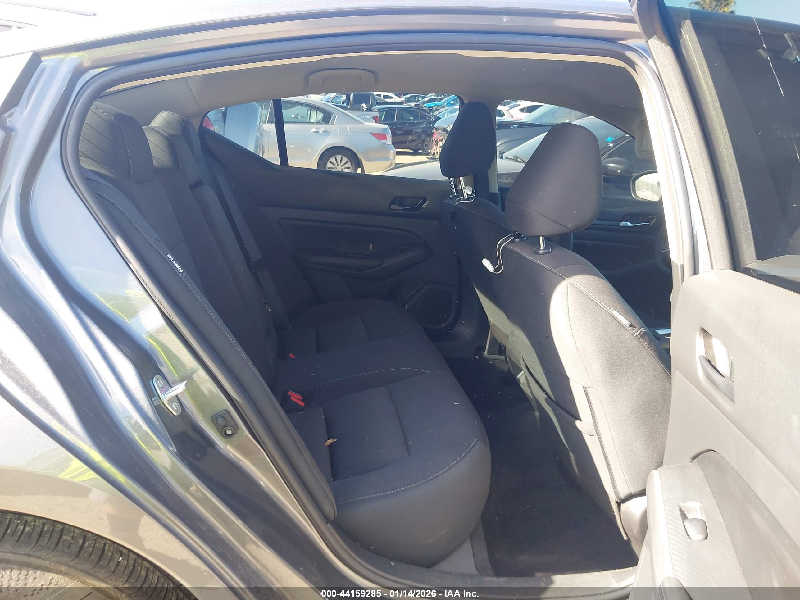 NISSAN ALTIMA image 8