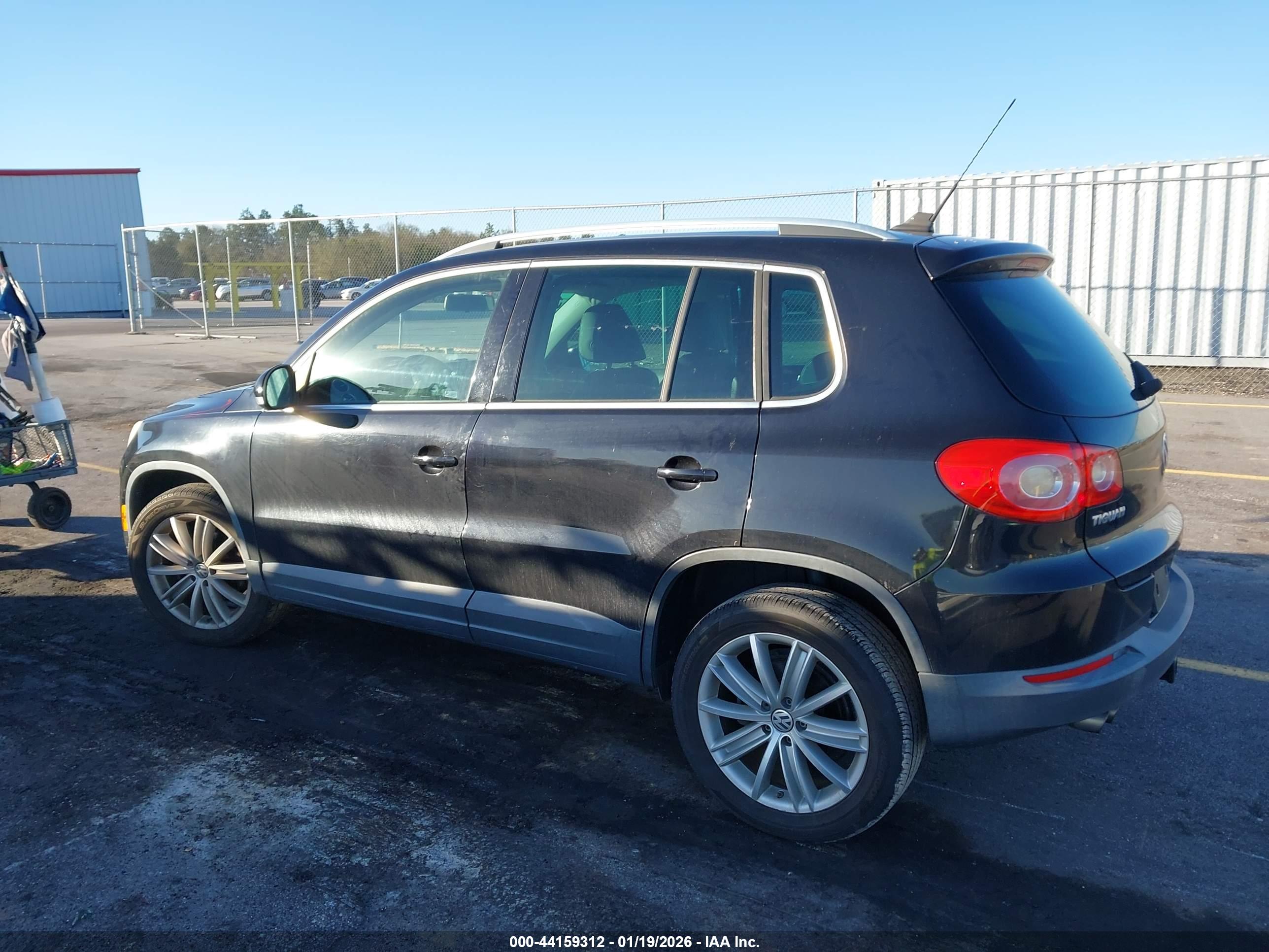 VOLKSWAGEN TIGUAN image 3