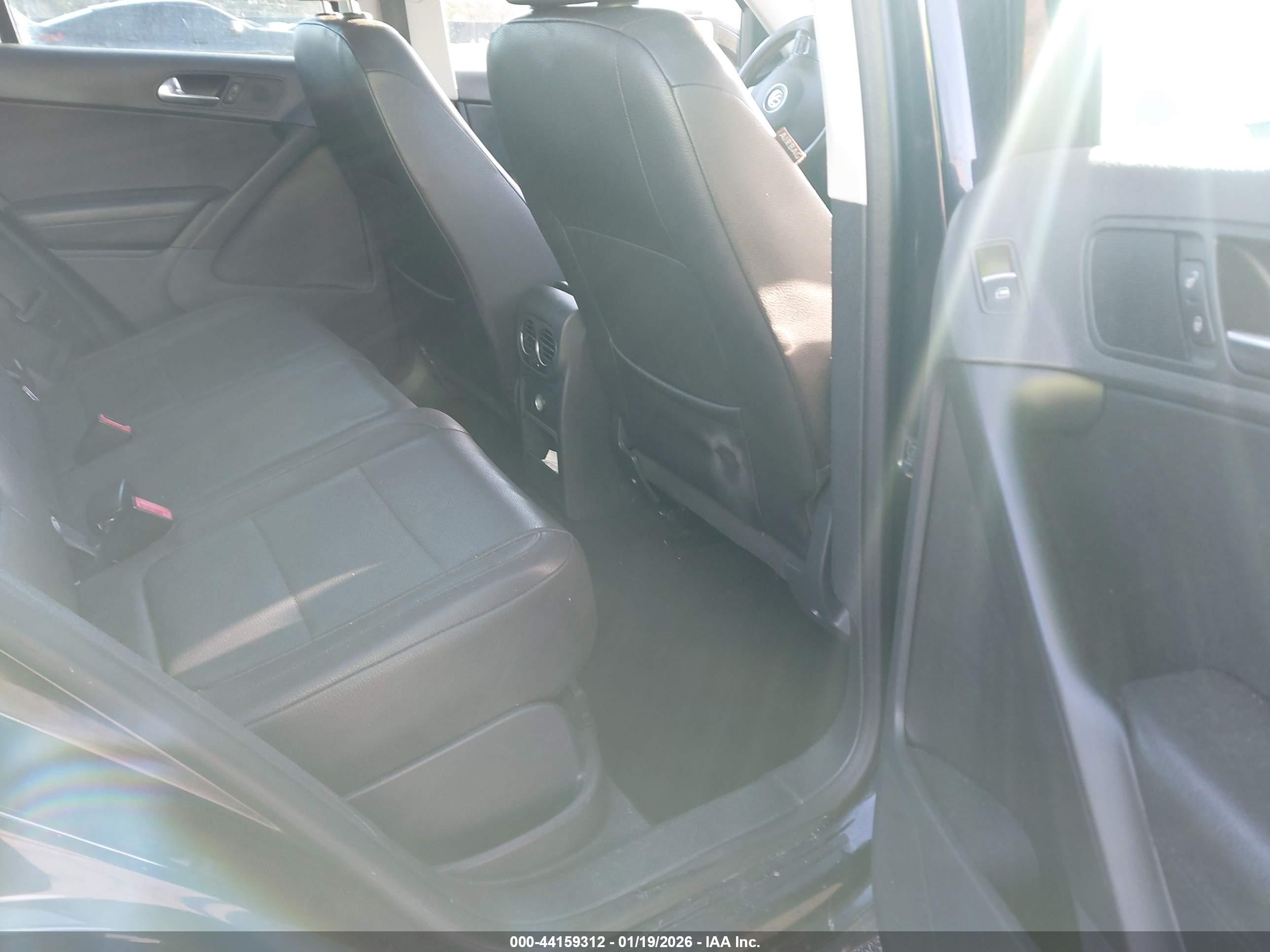 VOLKSWAGEN TIGUAN image 8