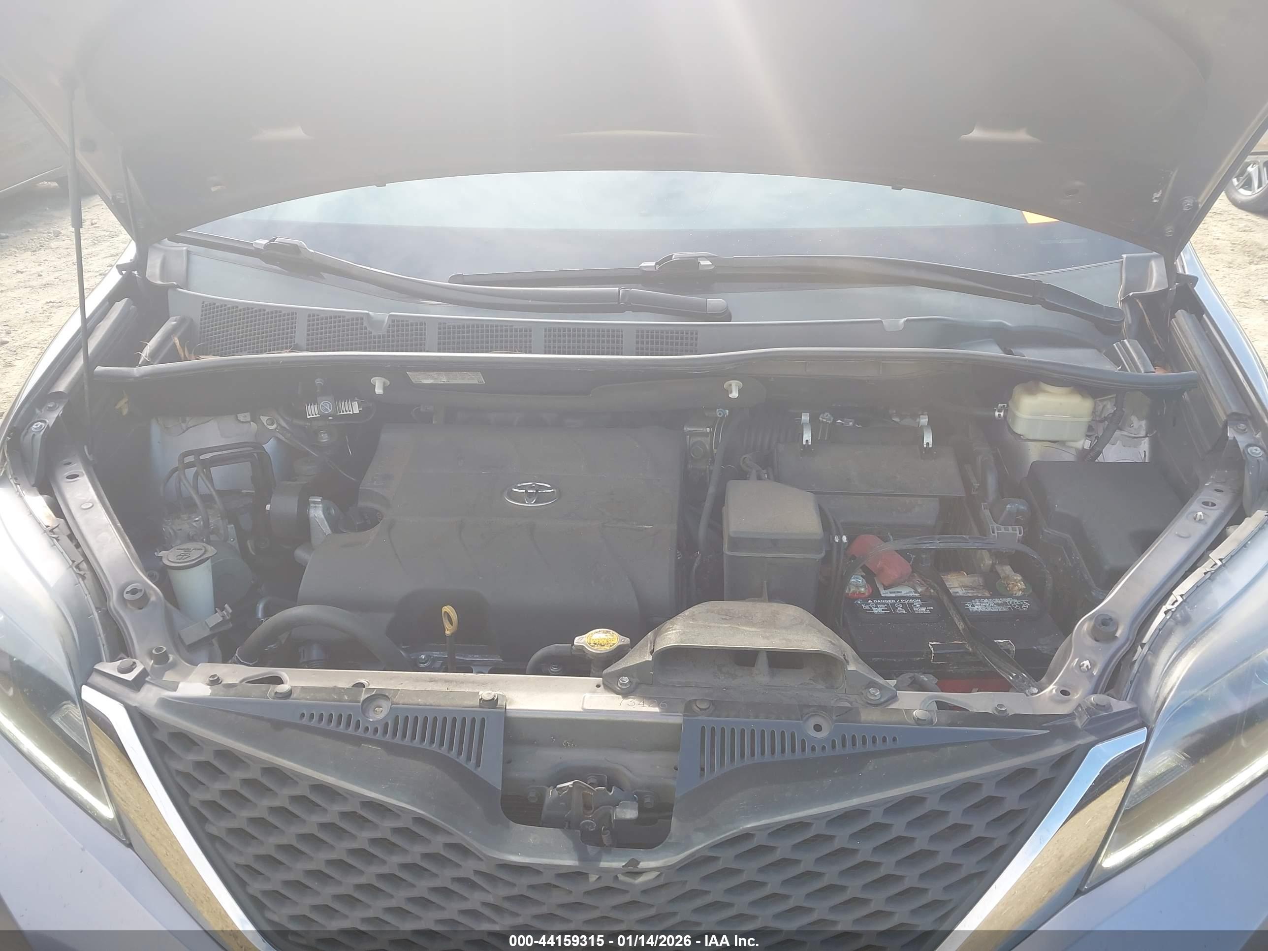 TOYOTA SIENNA image 10