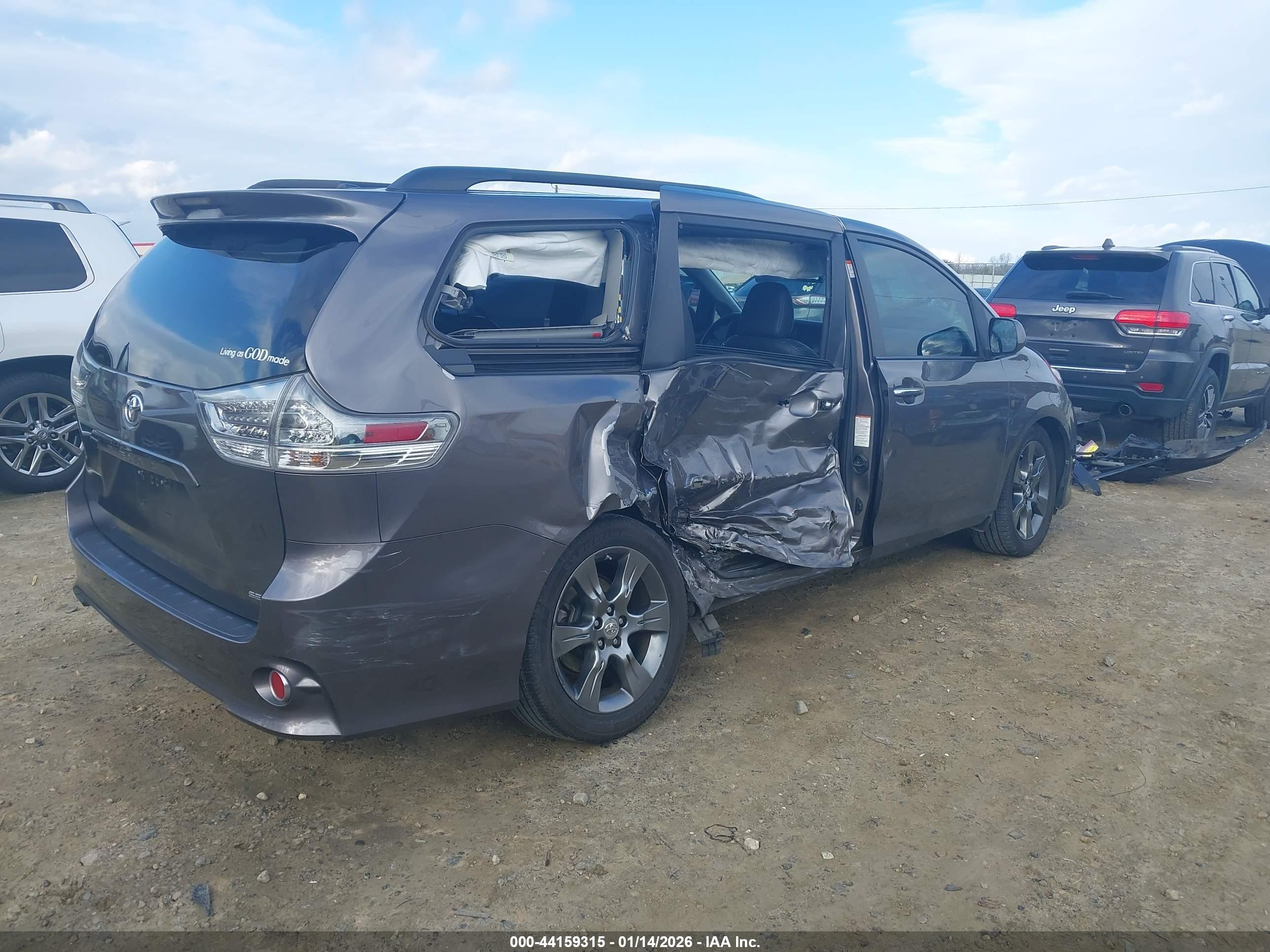 TOYOTA SIENNA image 4