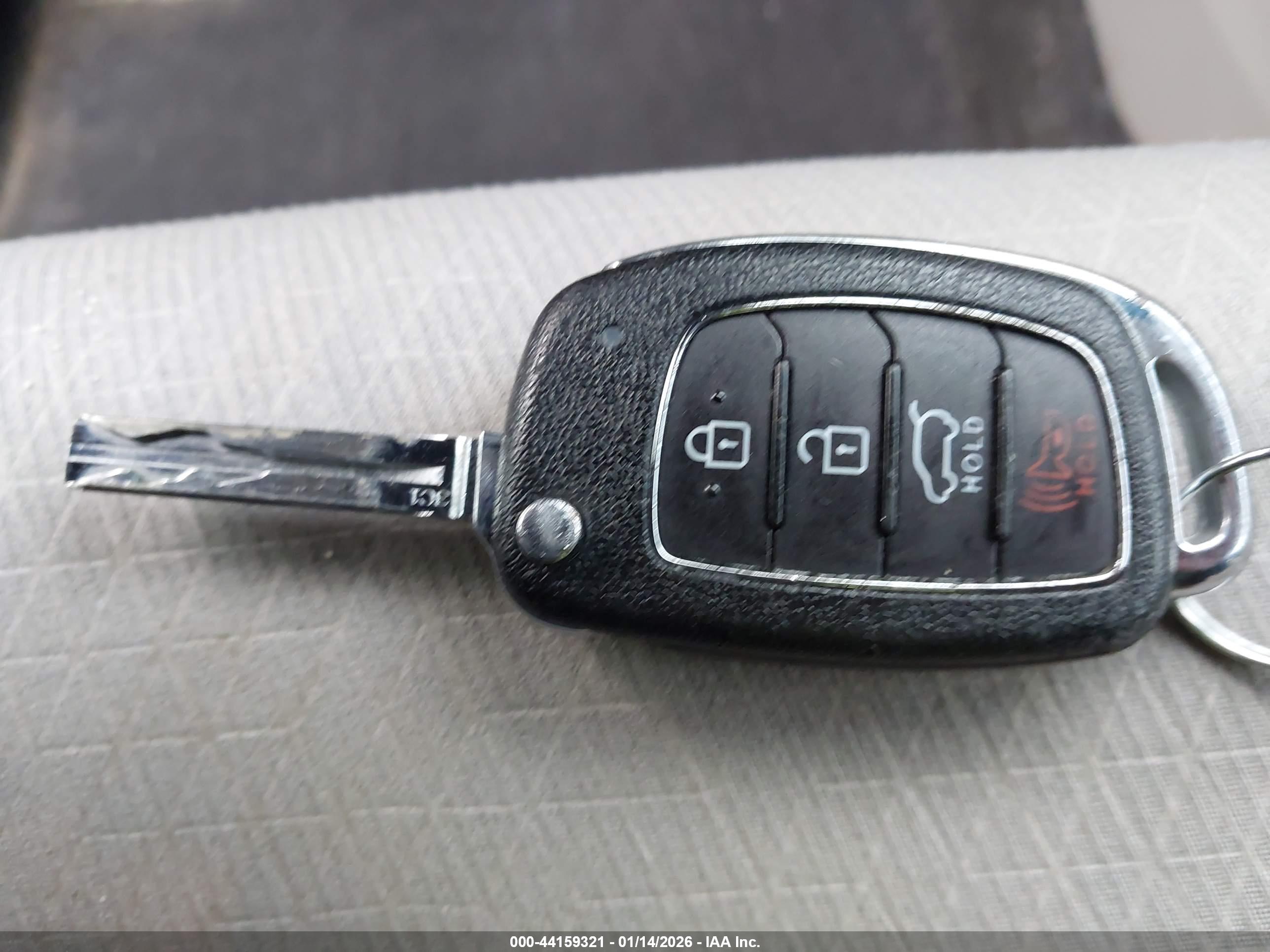 HYUNDAI TUCSON image 11