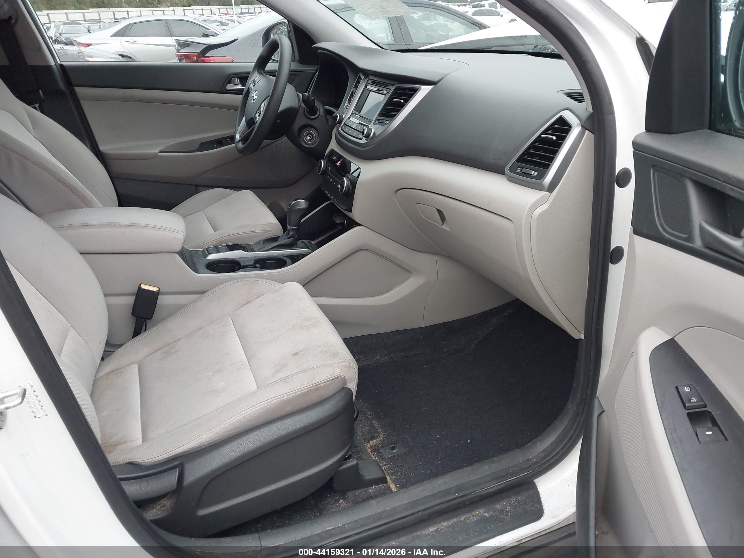 HYUNDAI TUCSON image 5