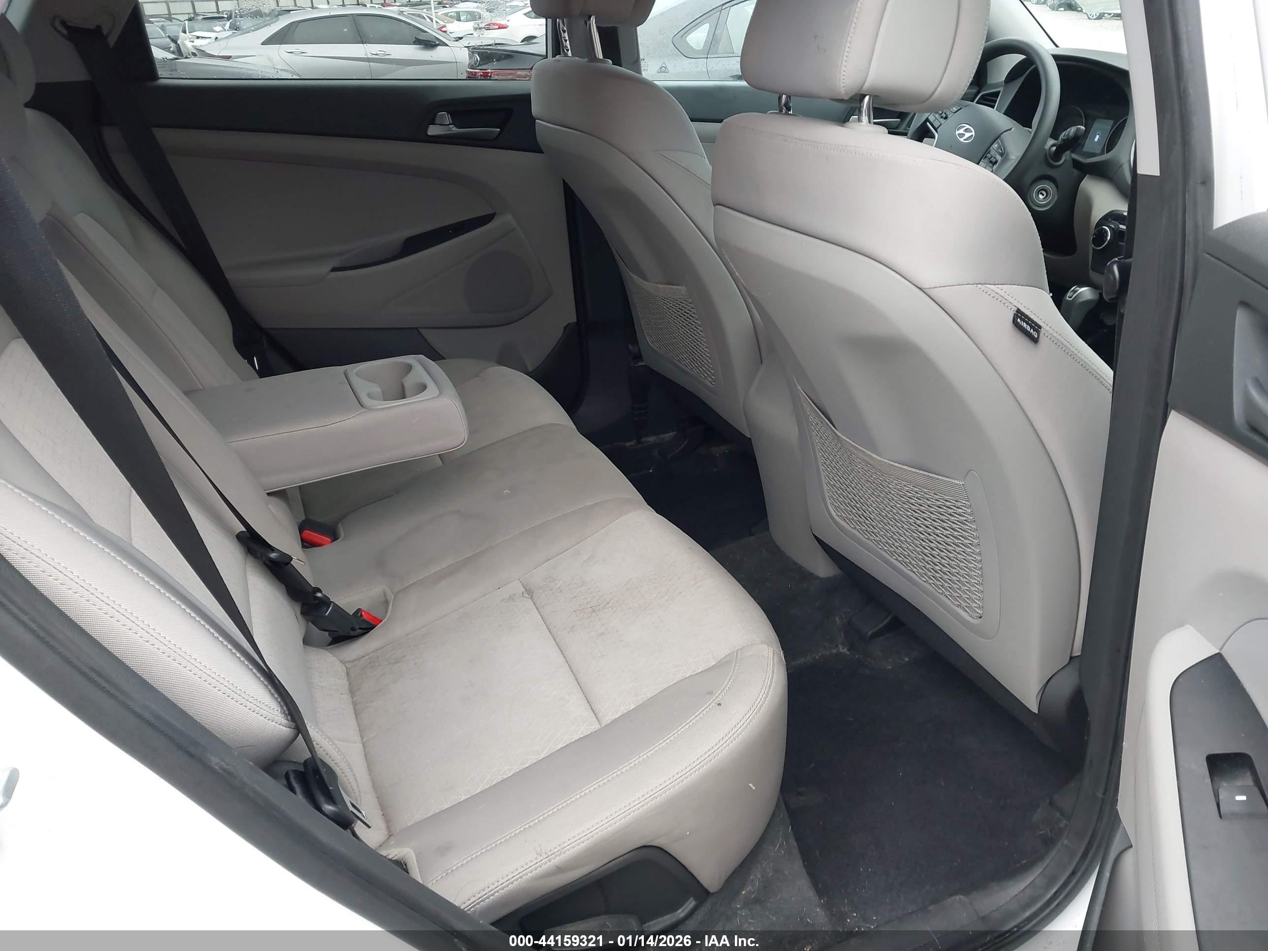 HYUNDAI TUCSON image 8