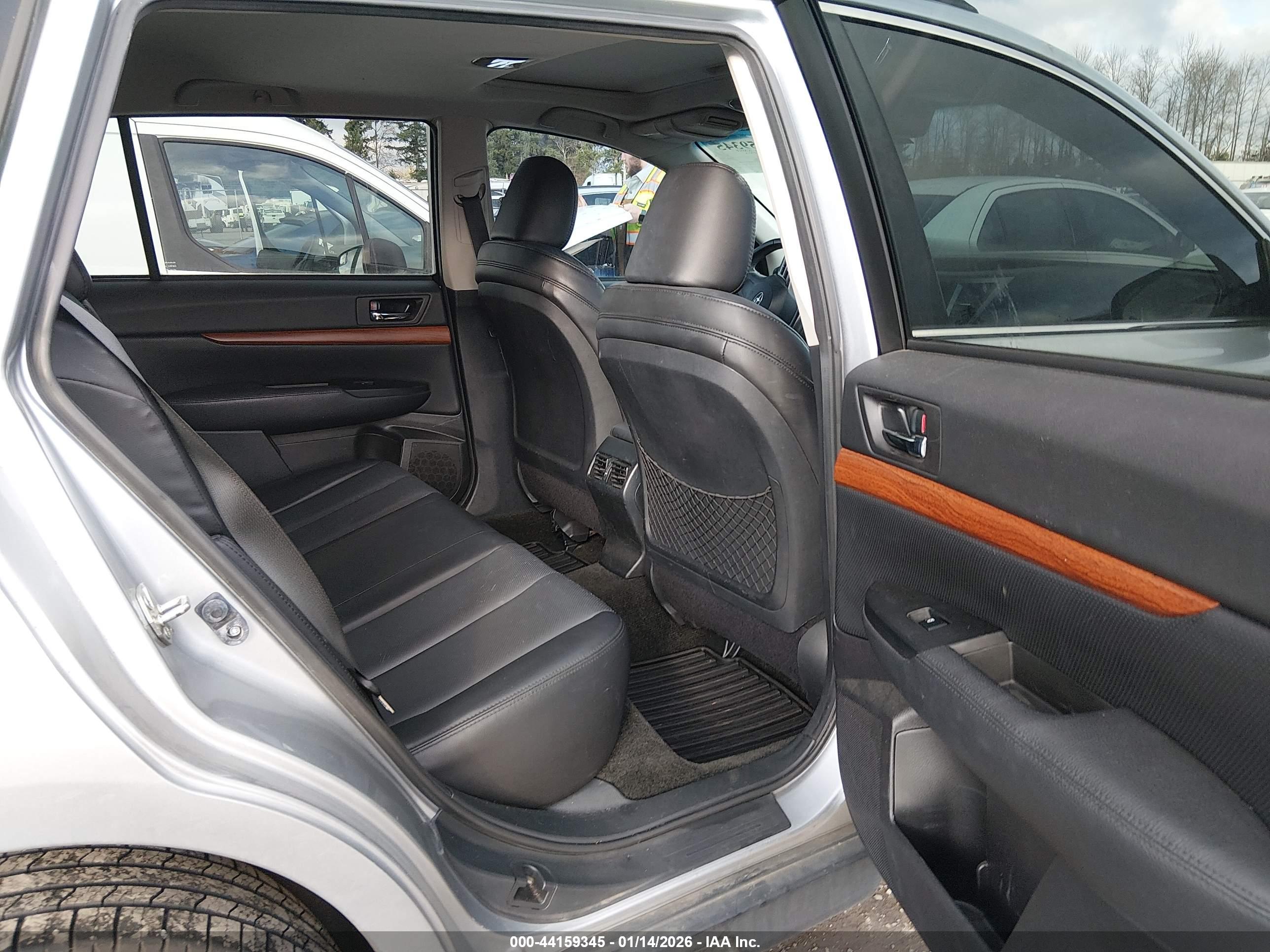 SUBARU OUTBACK image 8