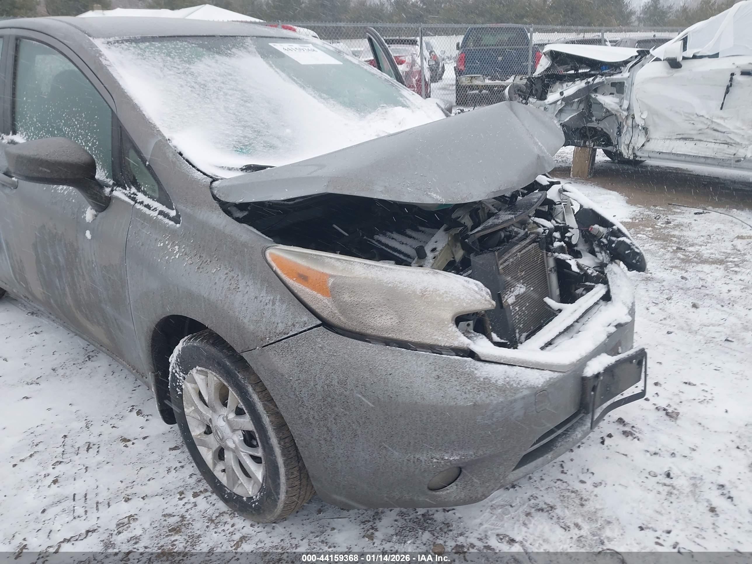 NISSAN VERSA image 6