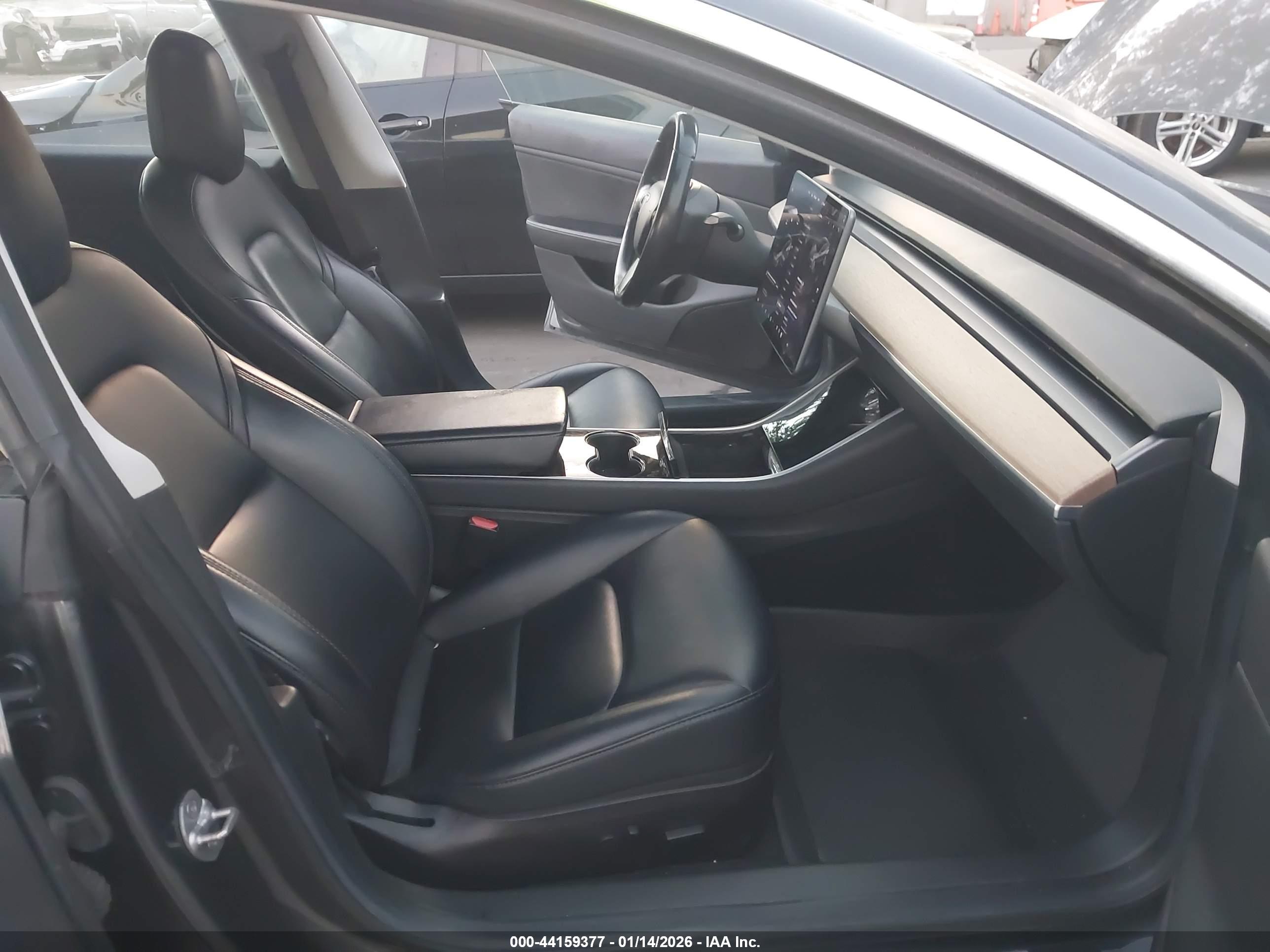 TESLA MODEL image 5