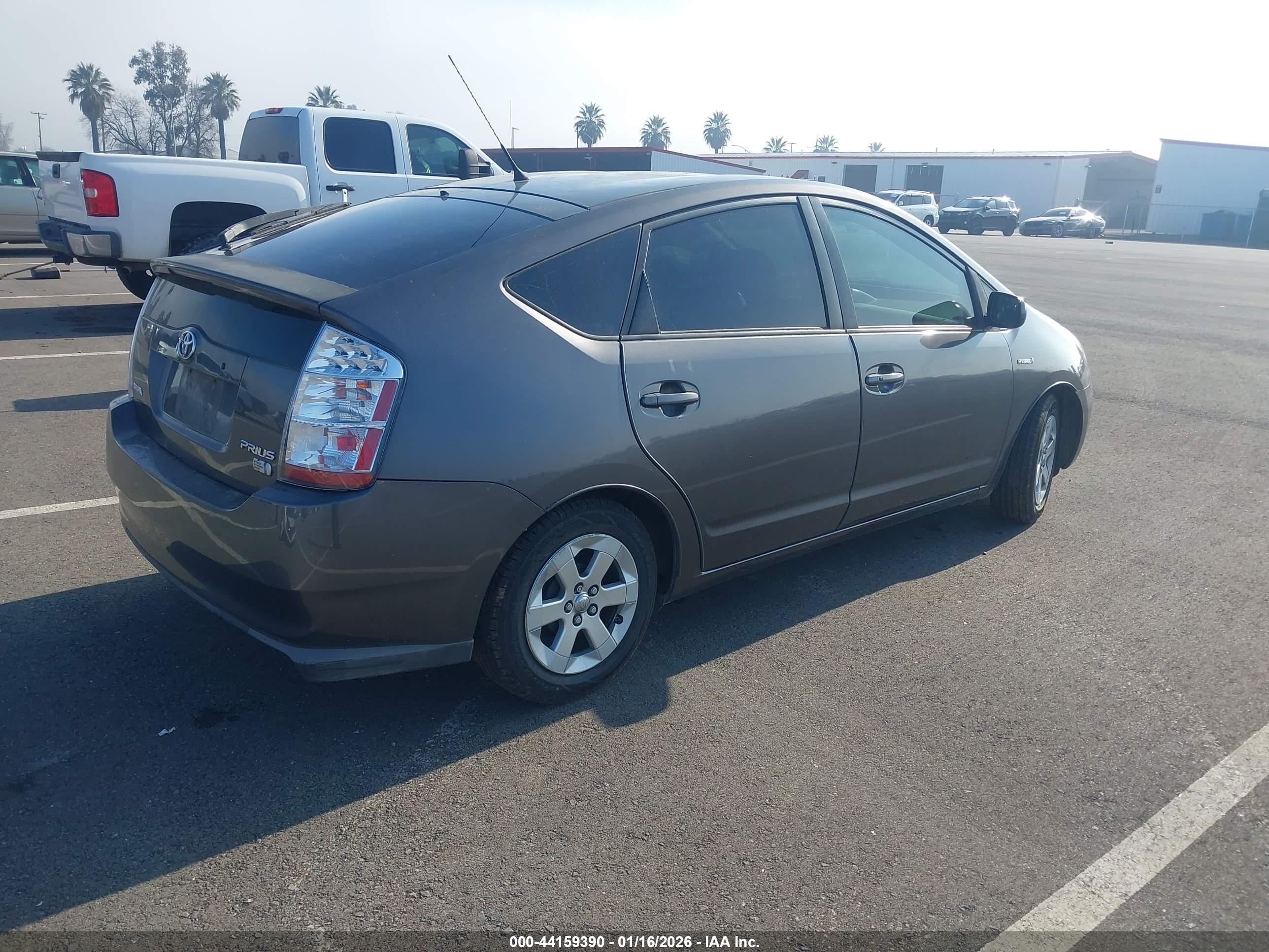 TOYOTA PRIUS image 4