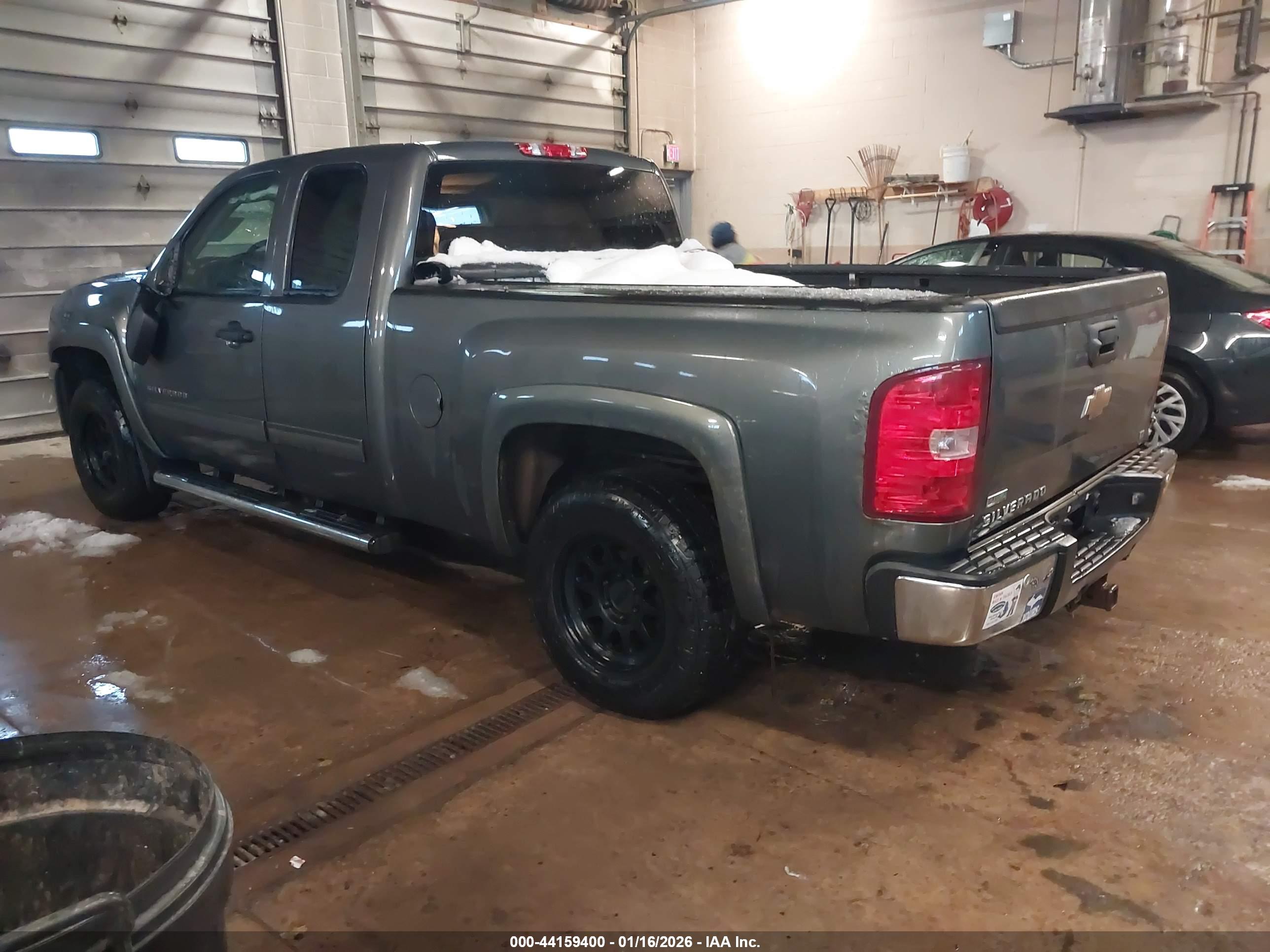 CHEVROLET SILVERADO image 3