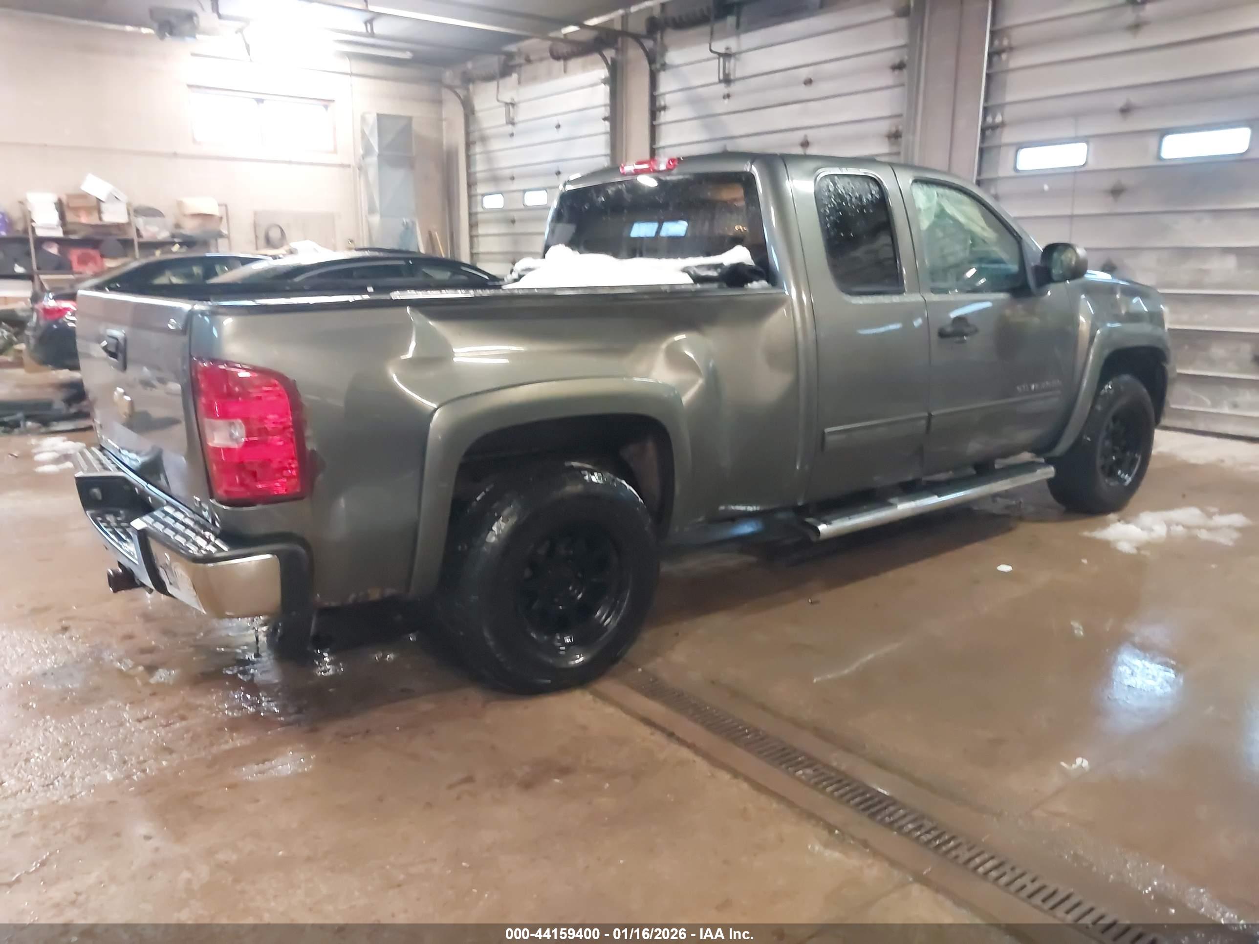 CHEVROLET SILVERADO image 4
