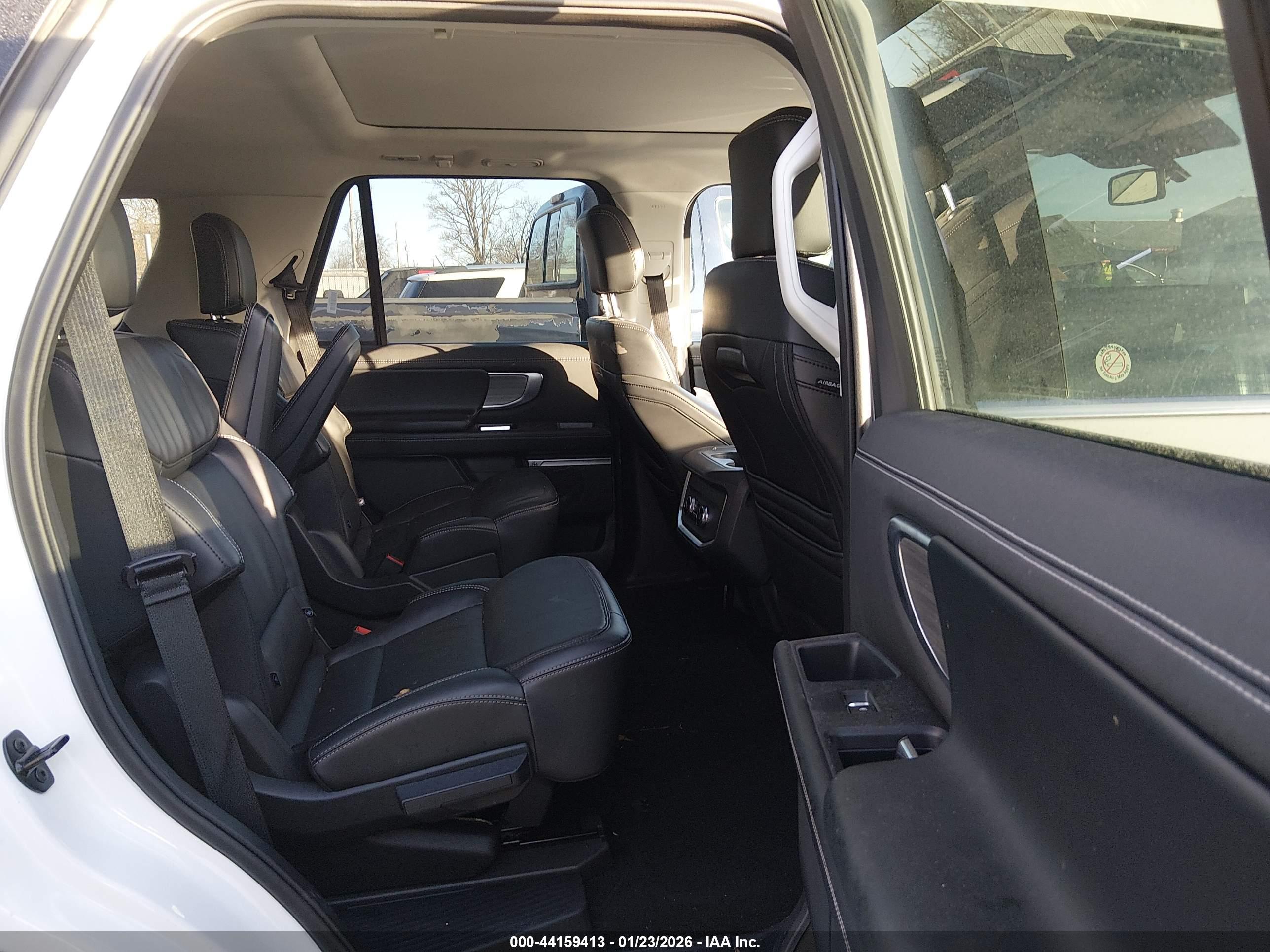 FORD EXPEDITION image 8