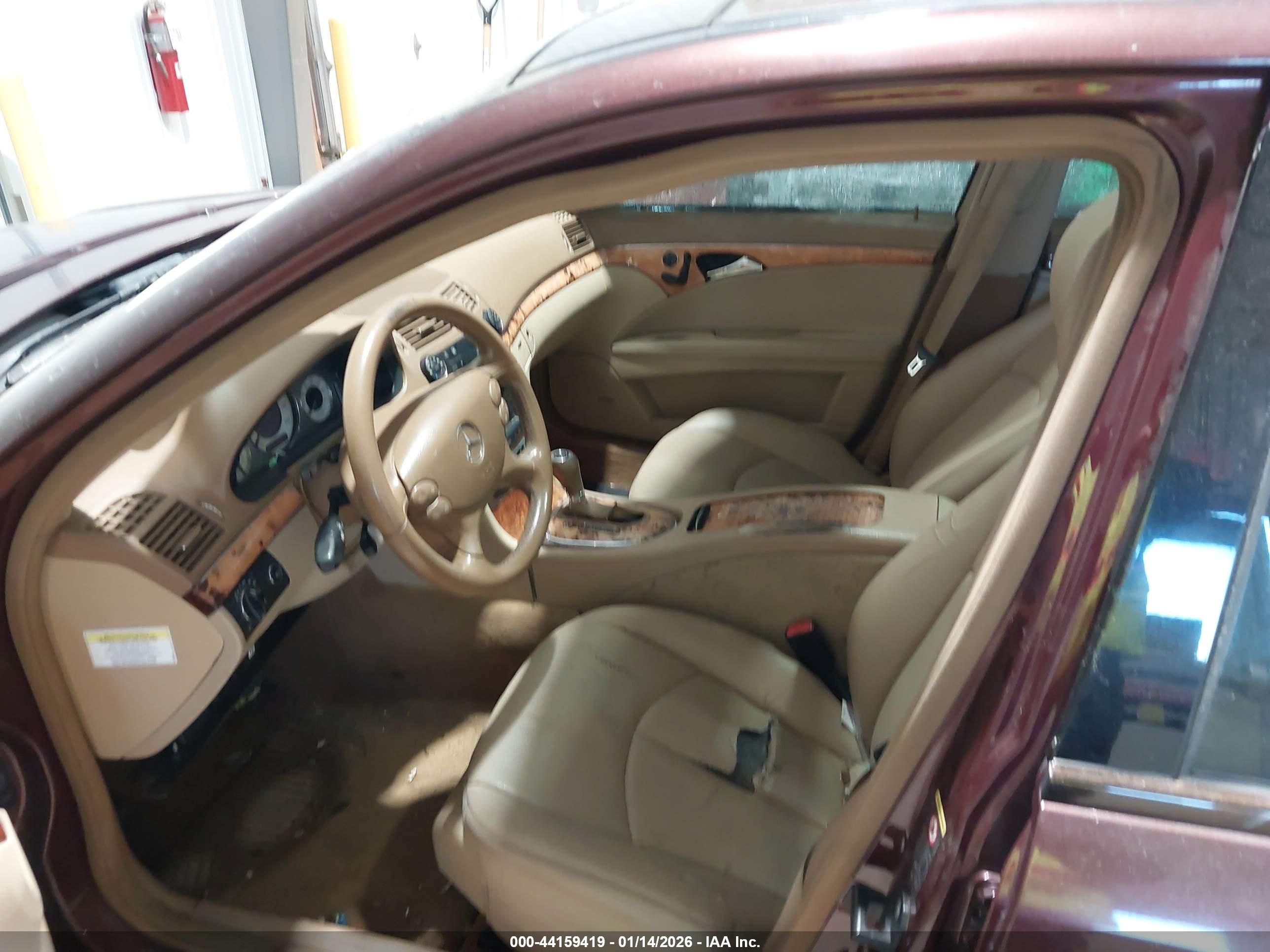 MERCEDES-BENZ E image 5