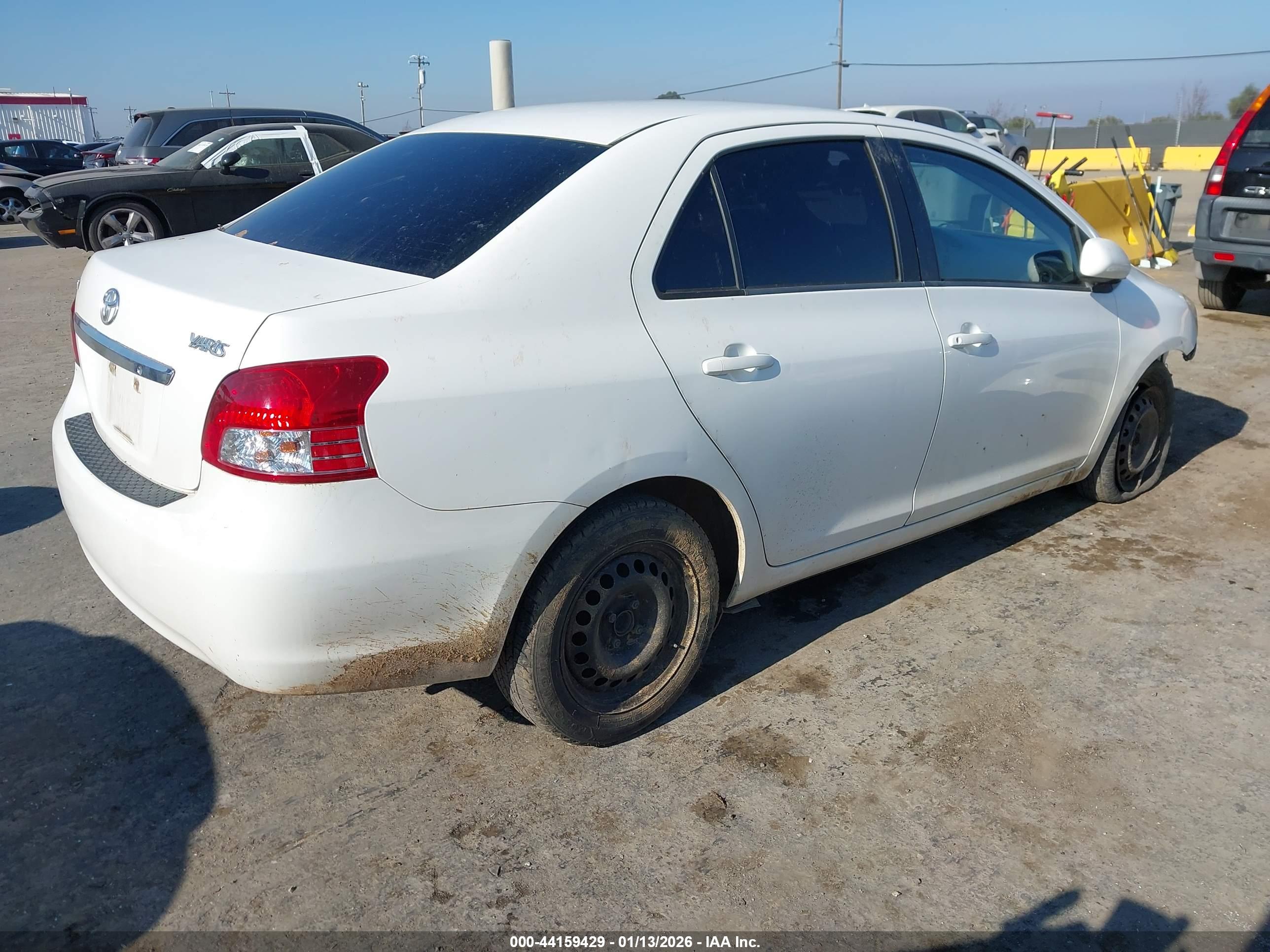 TOYOTA YARIS image 4