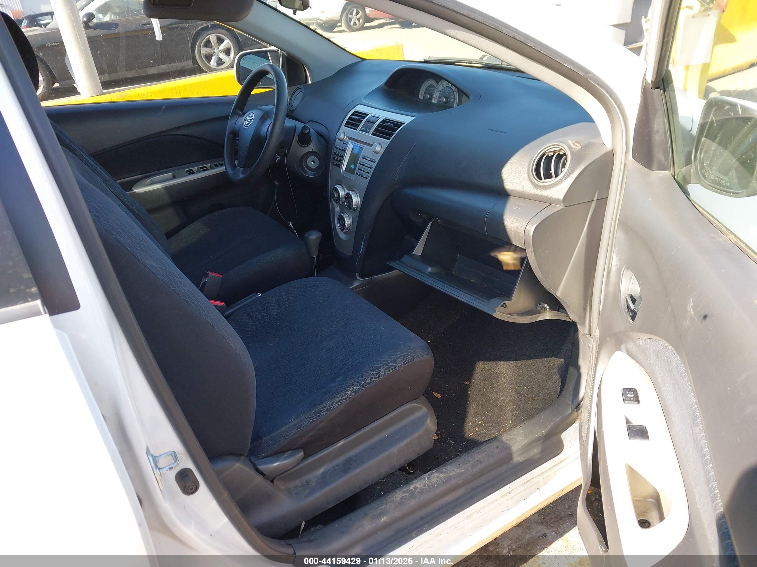 TOYOTA YARIS image 5