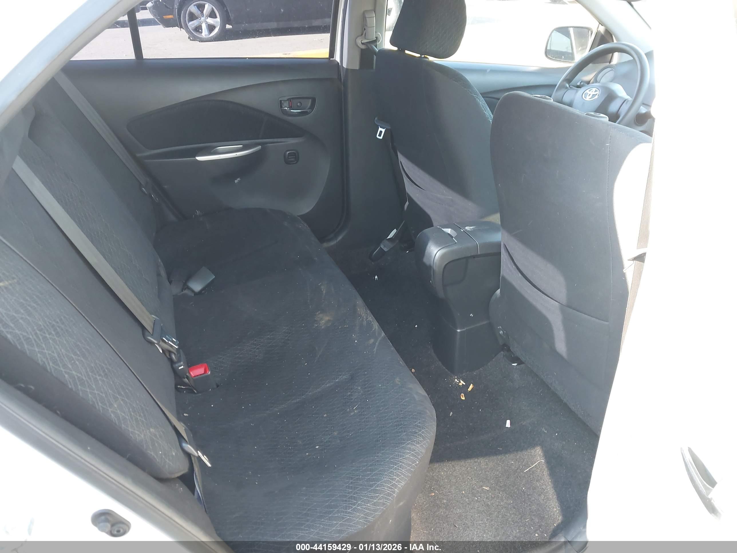 TOYOTA YARIS image 8