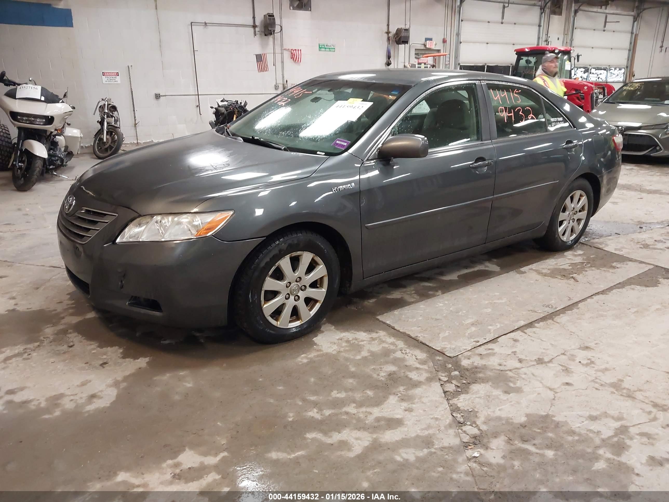 TOYOTA CAMRY image 2