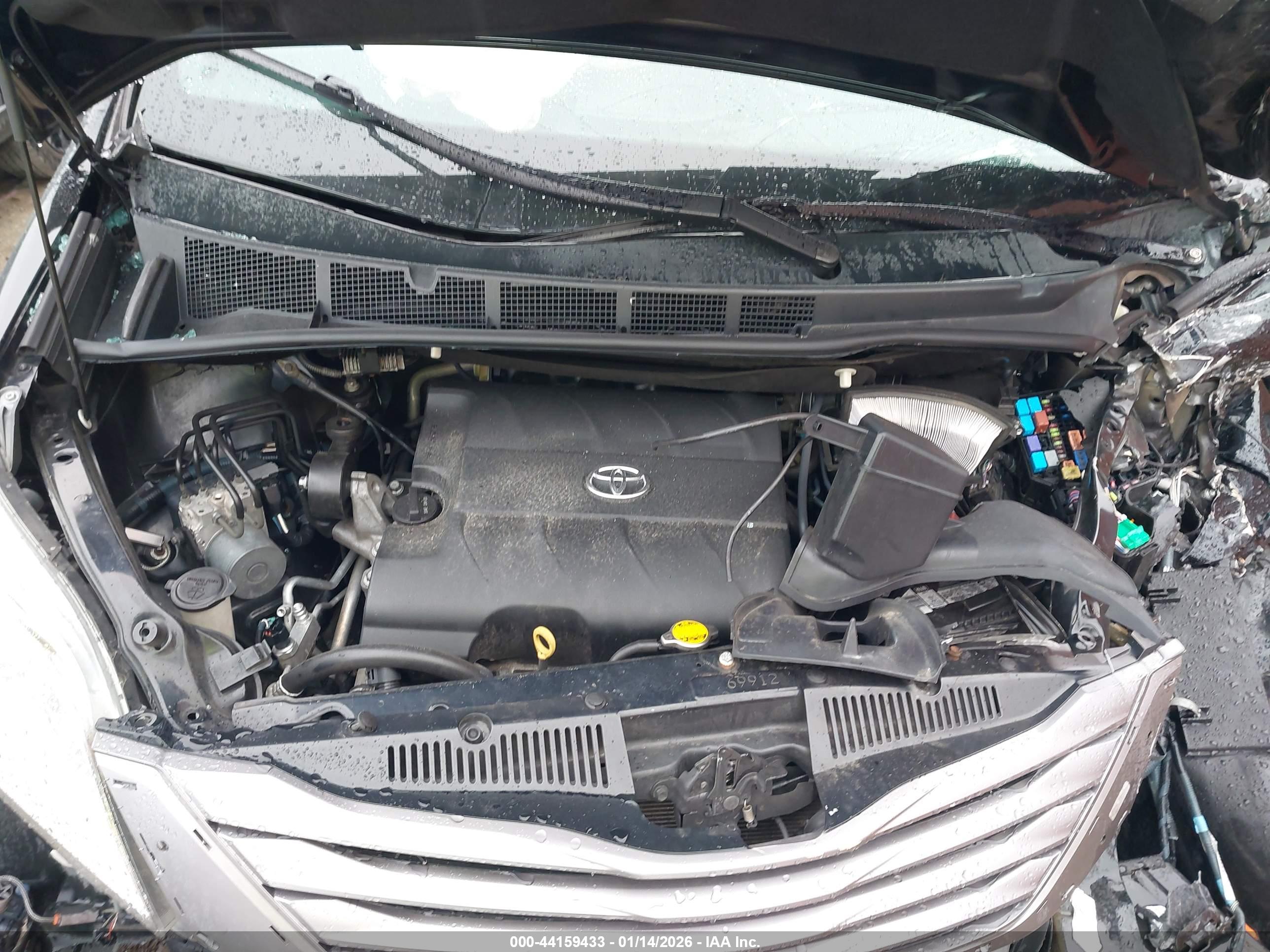 TOYOTA SIENNA image 10