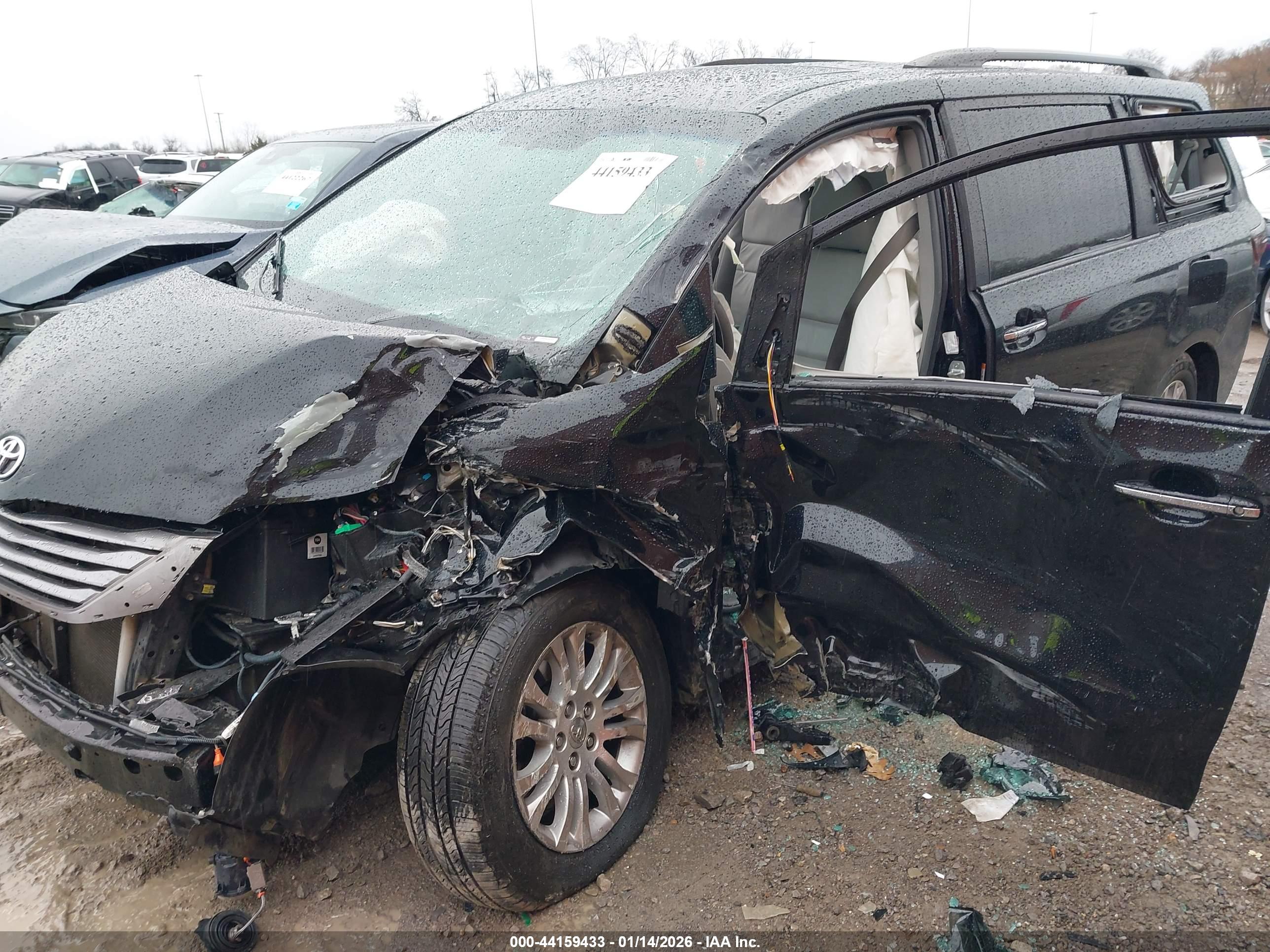 TOYOTA SIENNA image 6