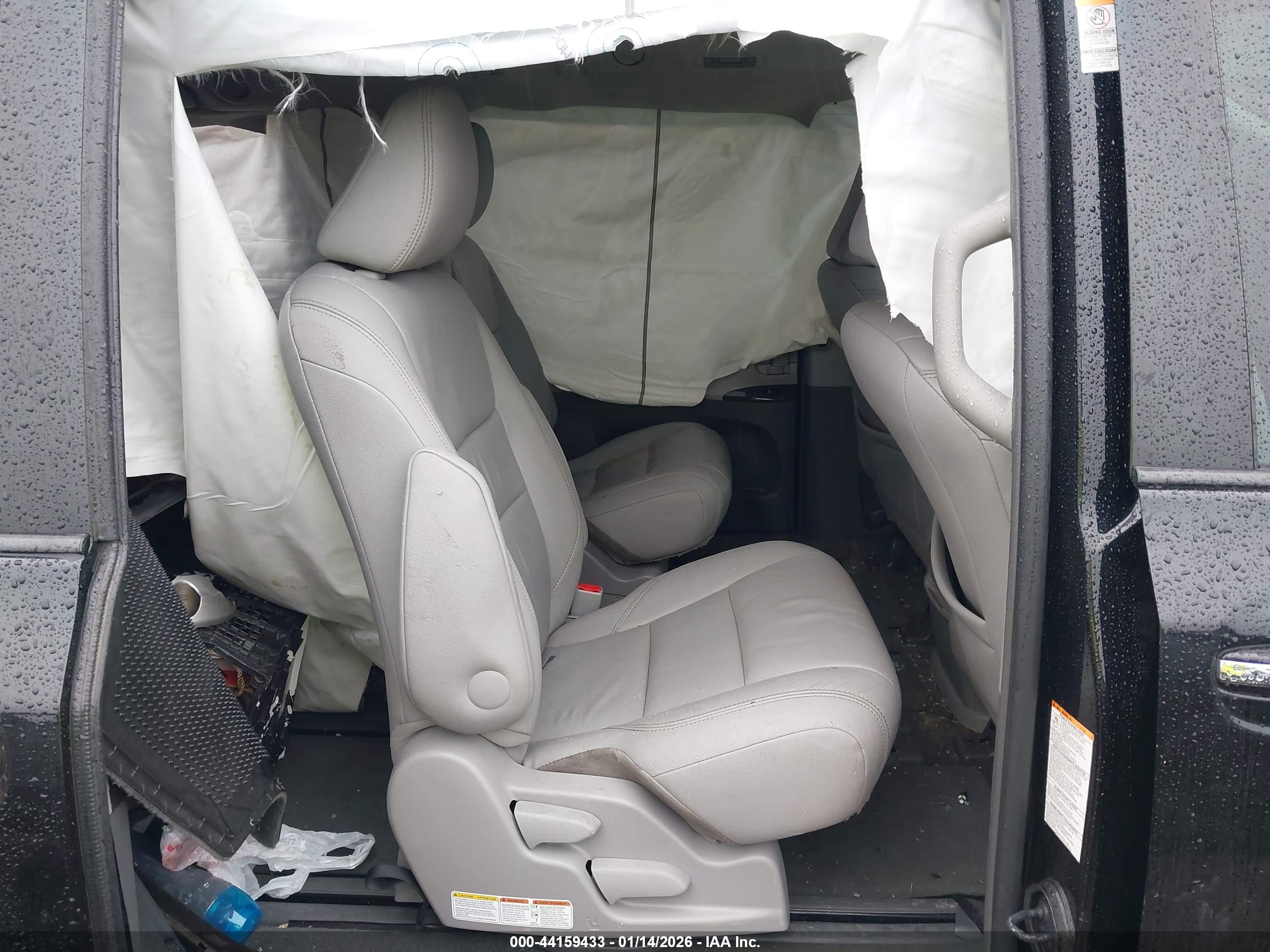 TOYOTA SIENNA image 8