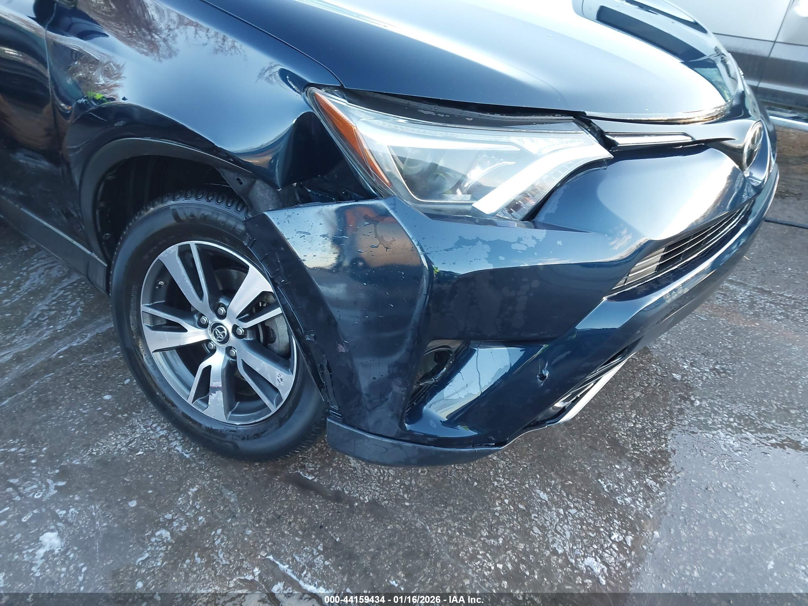 TOYOTA RAV4 image 6
