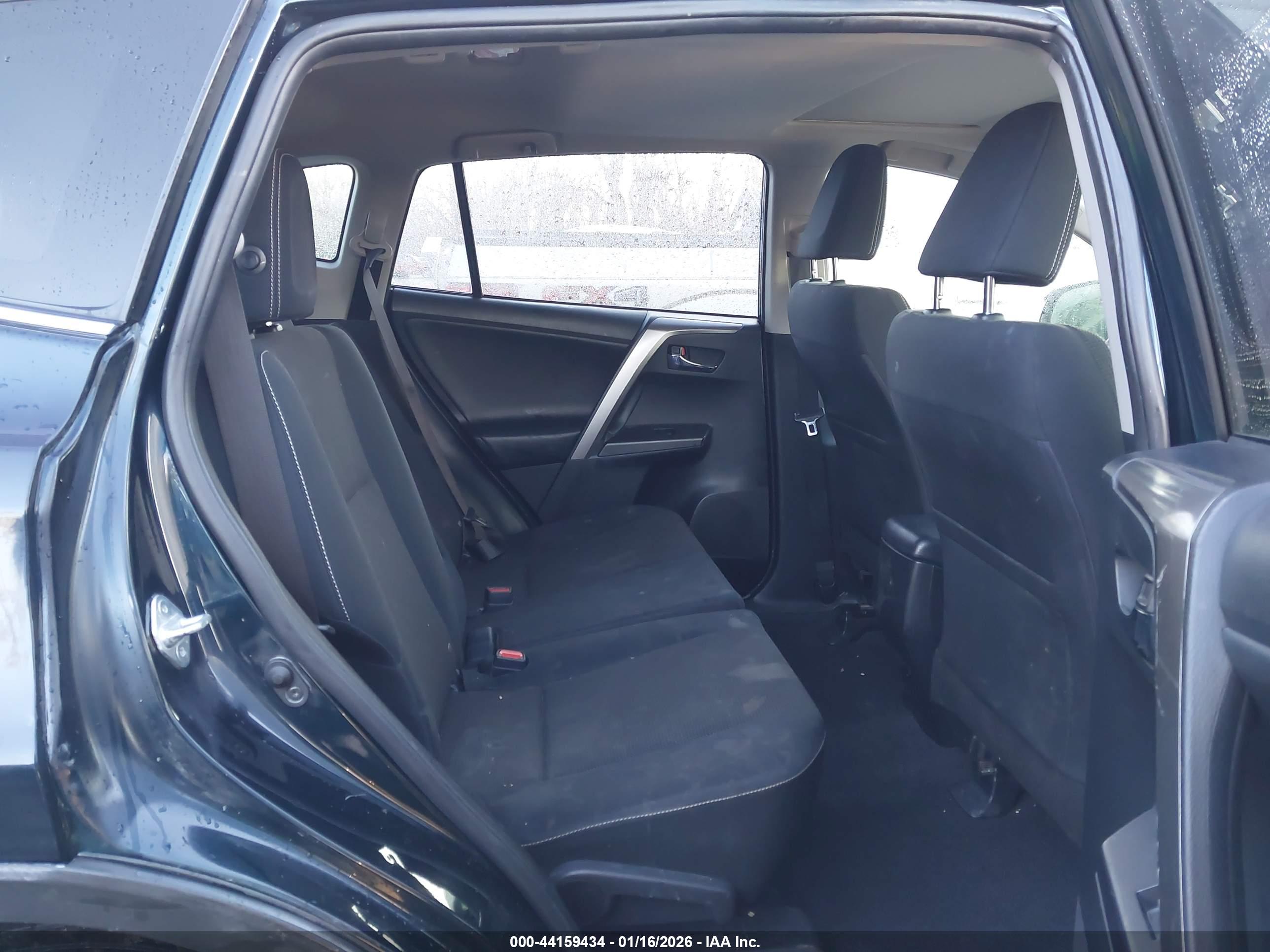 TOYOTA RAV4 image 8