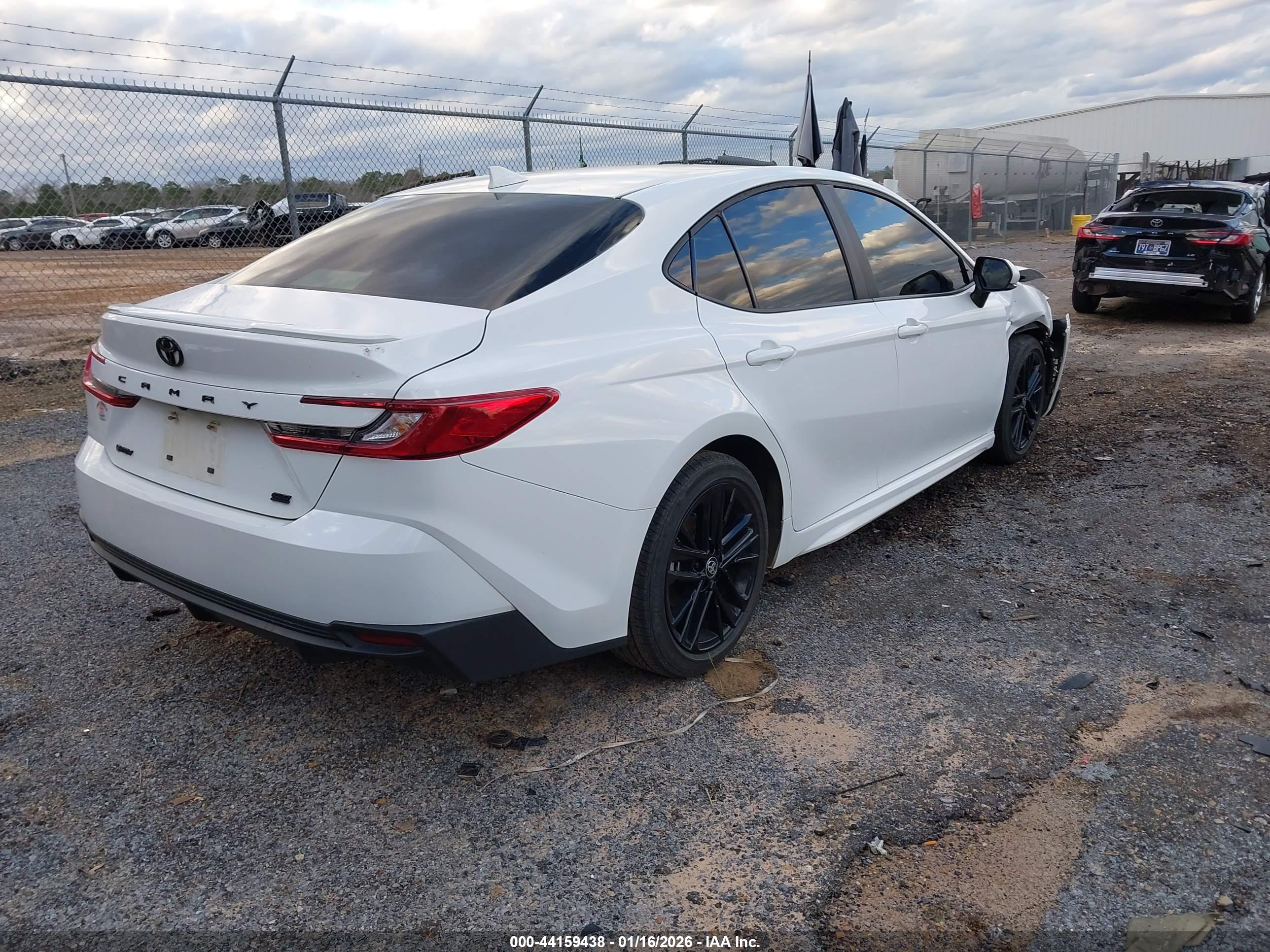 TOYOTA CAMRY image 4