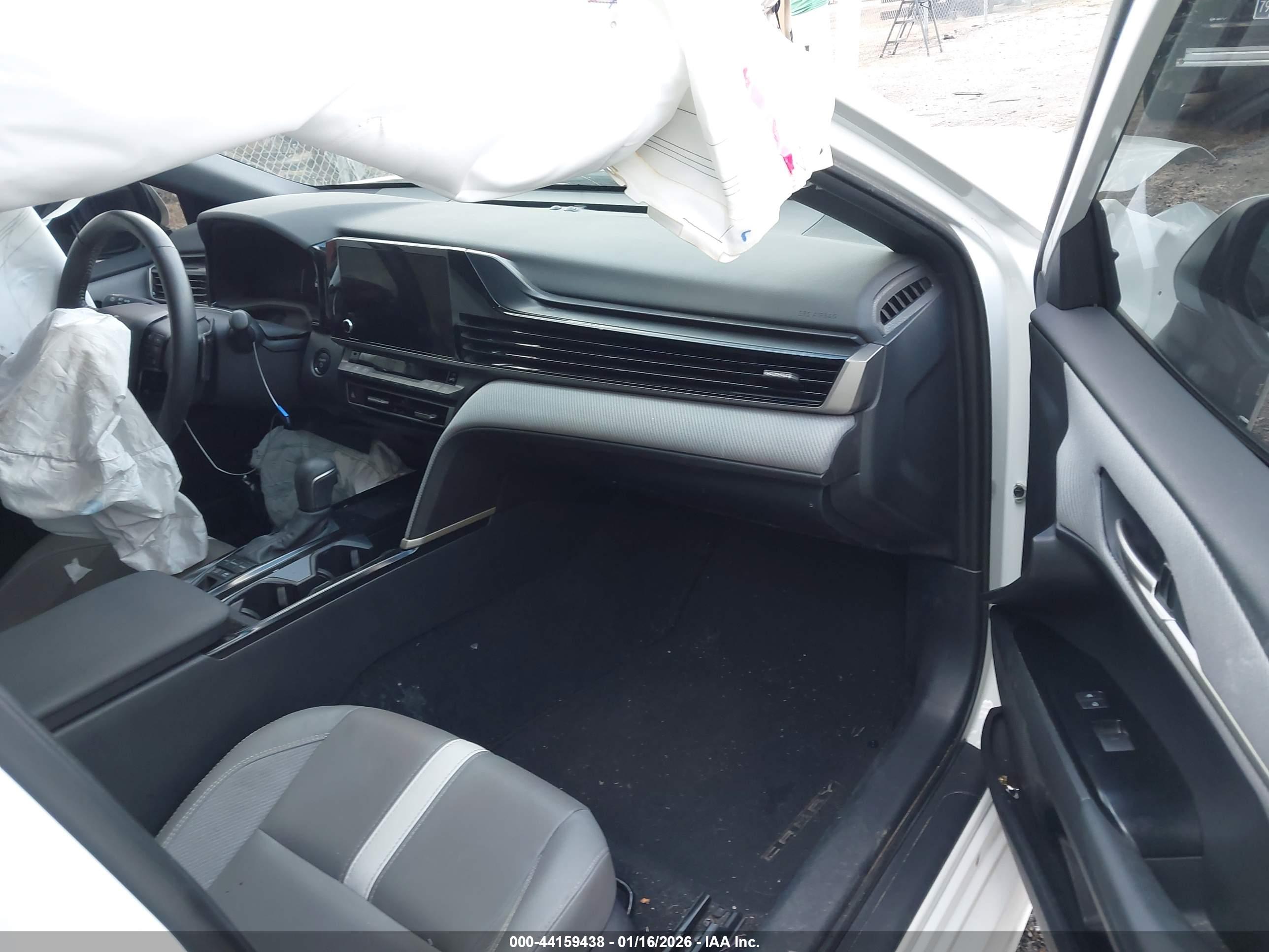 TOYOTA CAMRY image 5