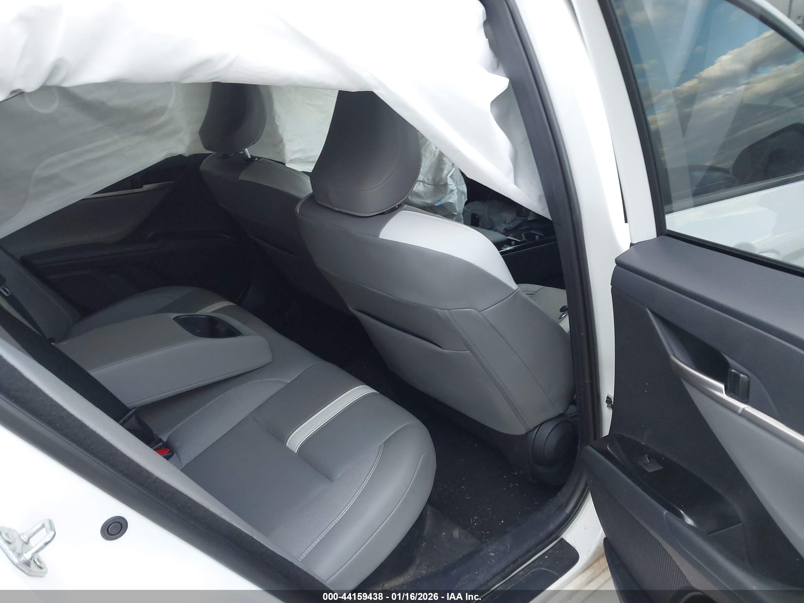 TOYOTA CAMRY image 8